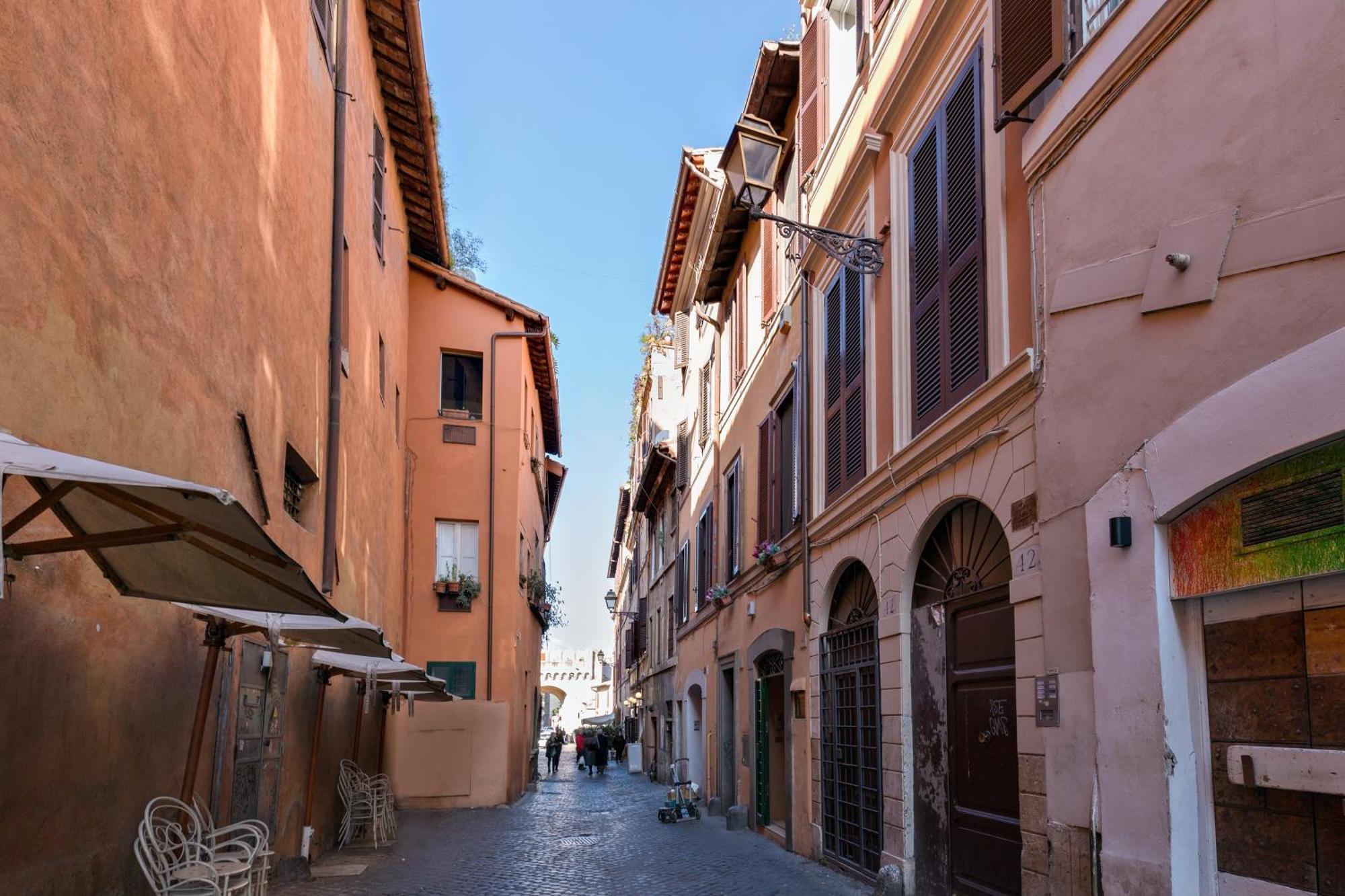 Trastevere House With Balcony,quiet New Roma