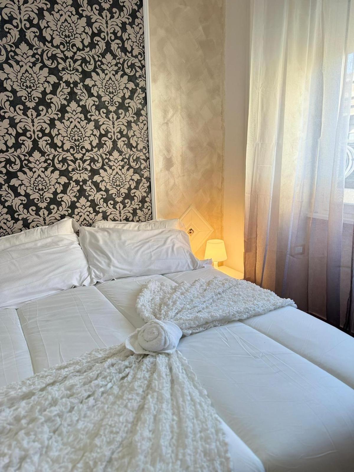 Fenice House Guest house *