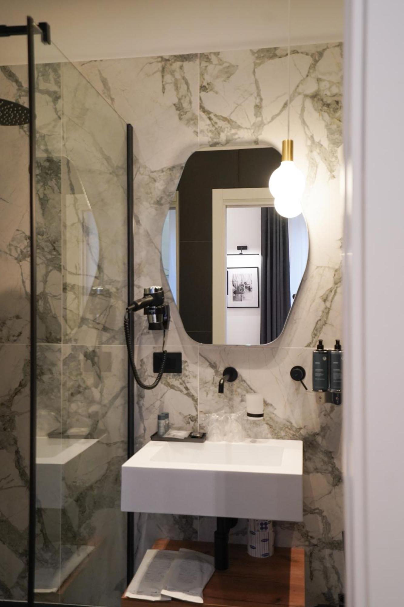 No Man's Land Guest house Rome