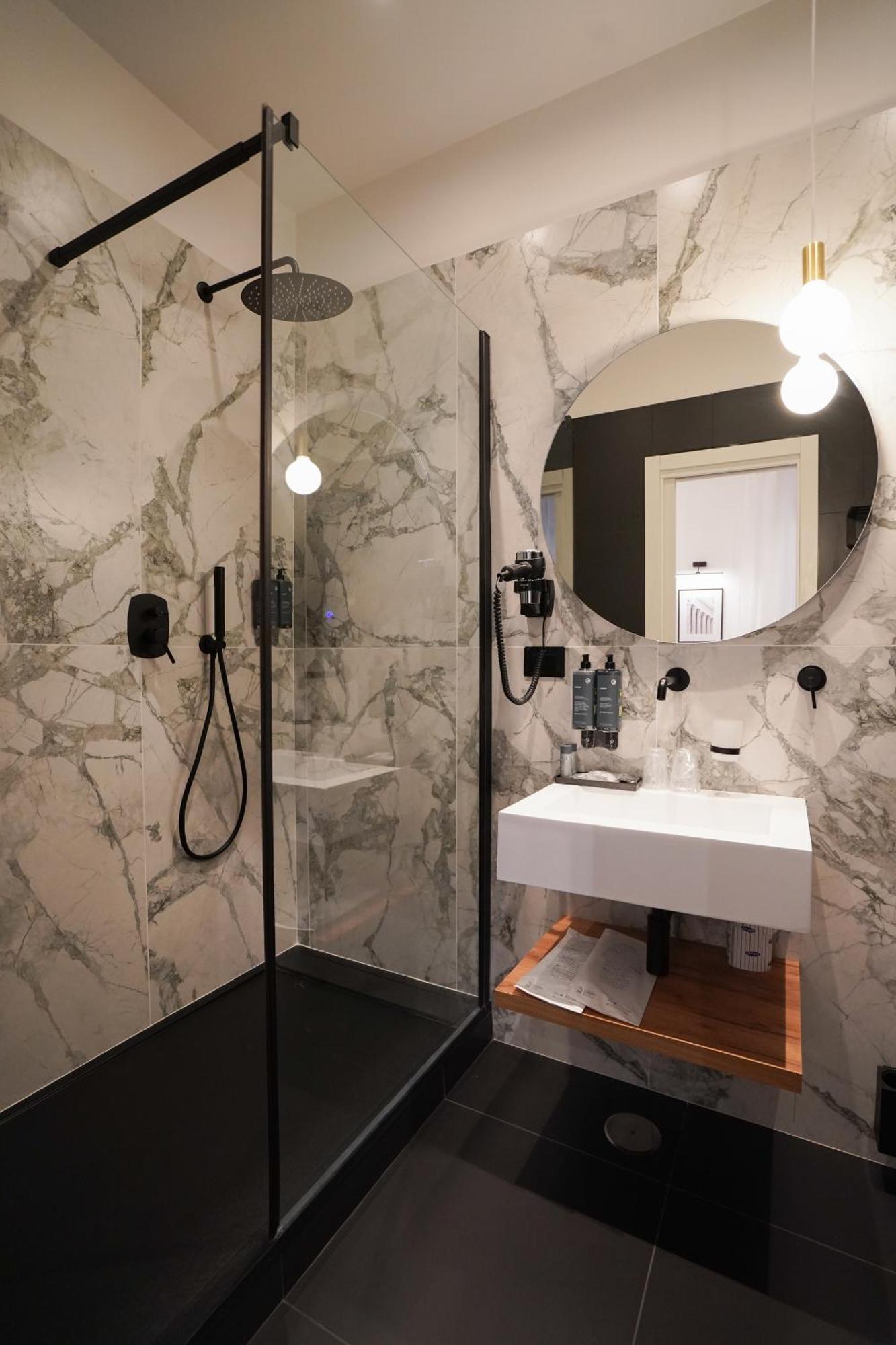 No Man's Land Guest house Rome