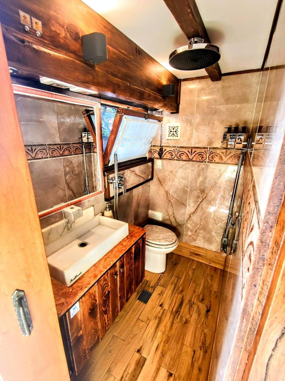 Domus Corneliae - Romantico Attico & Jacuzzi - Metro A Cornelia Appartamento *