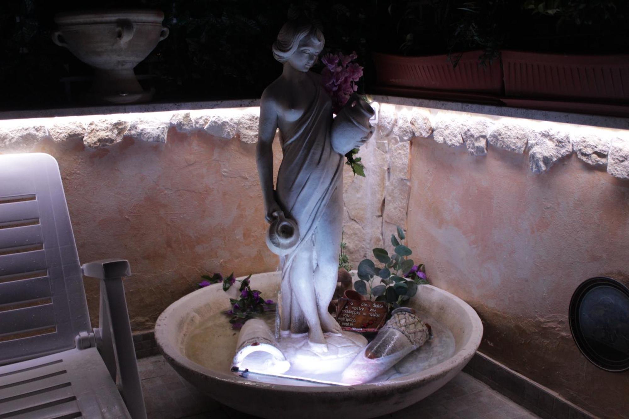 Appartamento Domus Corneliae - Romantico Attico & Jacuzzi - Metro A Cornelia *