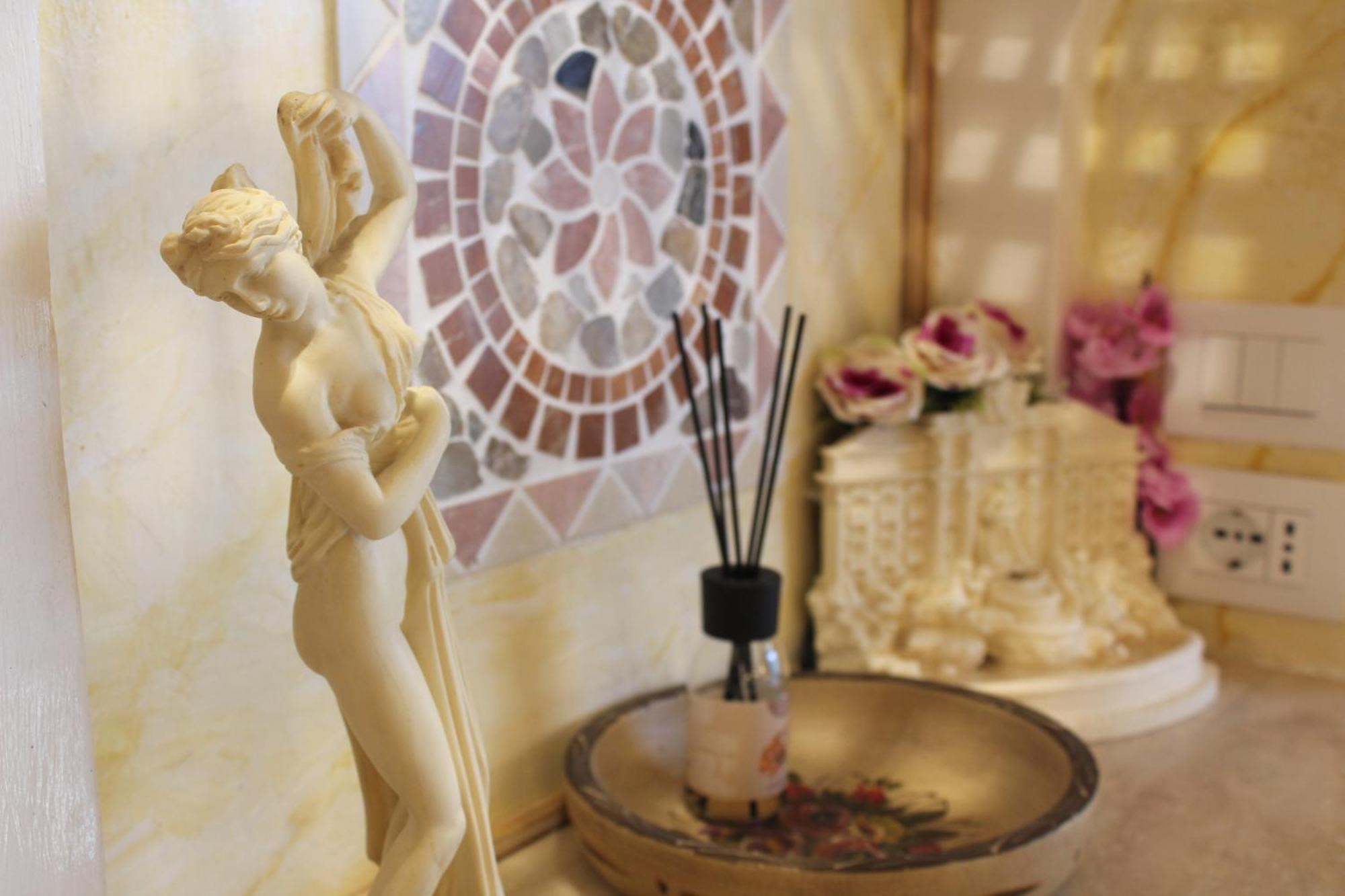 Appartamento Domus Corneliae - Romantico Attico & Jacuzzi - Metro A Cornelia Roma
