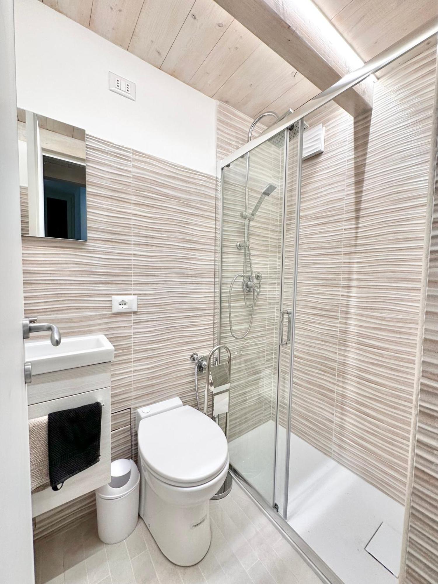 Stanza Con Bagno Privato In Camera In Loft Affittacamere Roma