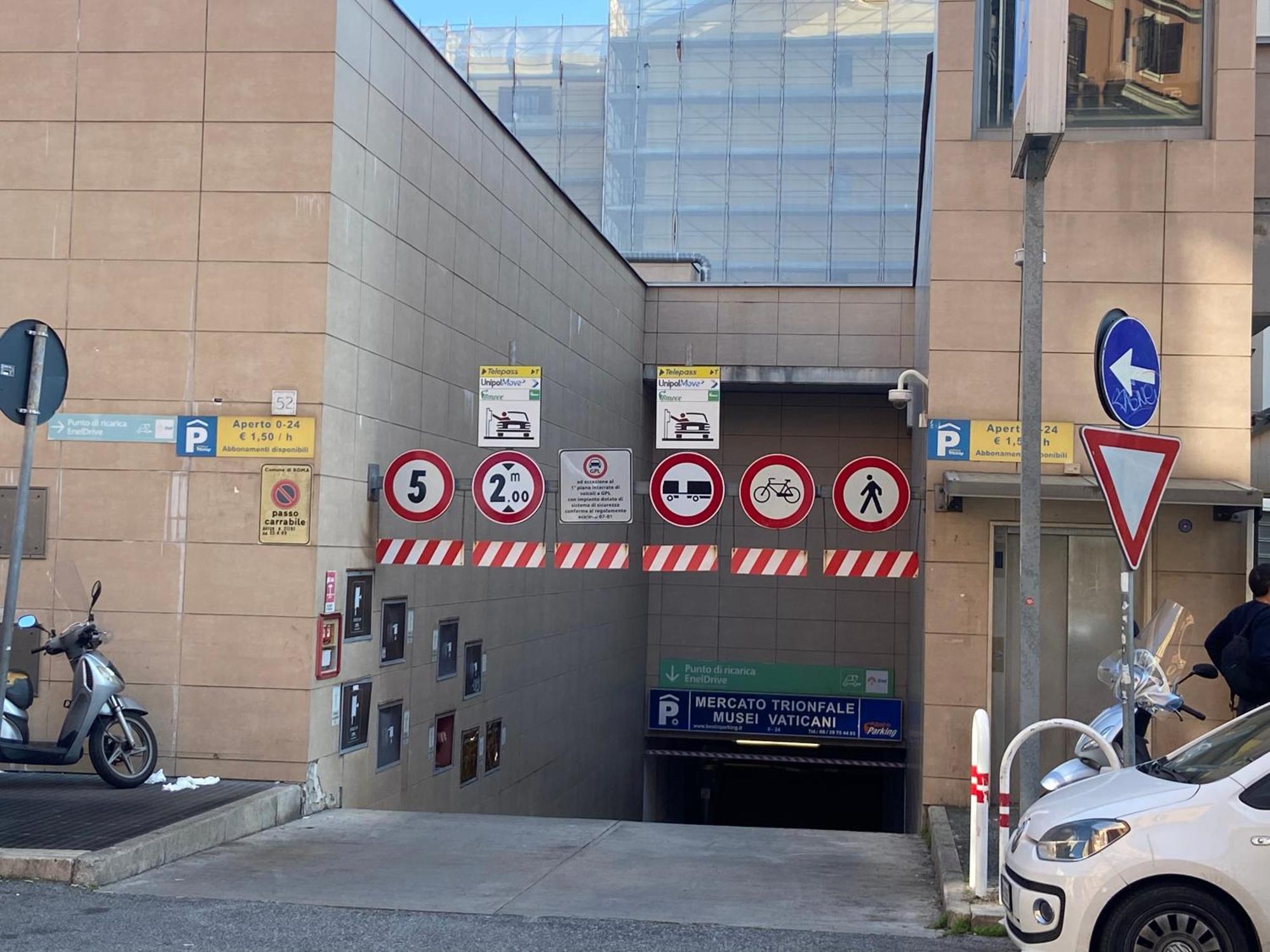 Dimora Del Papa Apartment