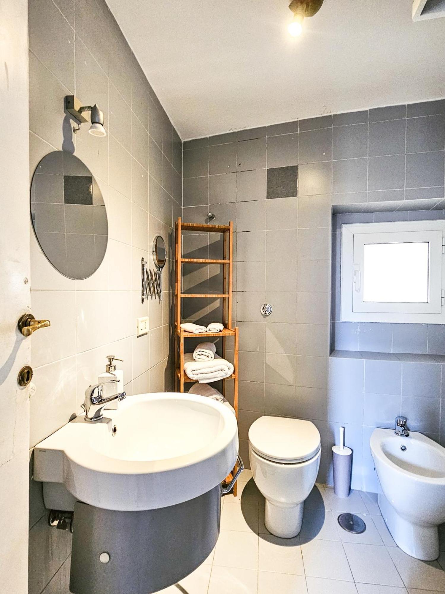 Titus House Nelle Vicinanze Del Colosseo * Roma