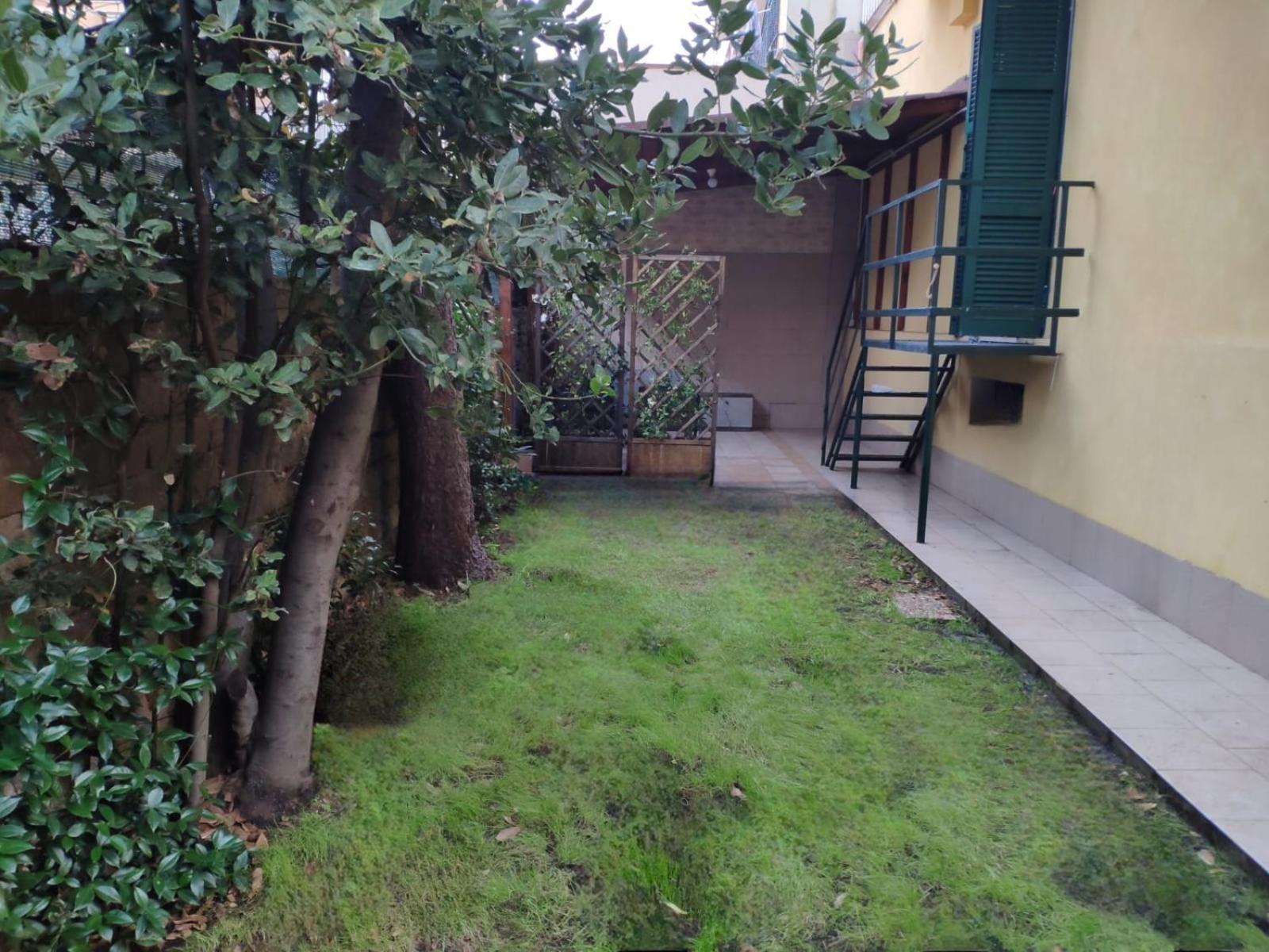 Deluxe With Private Kitchen And Garden - Close To Metro C Guest house Rome