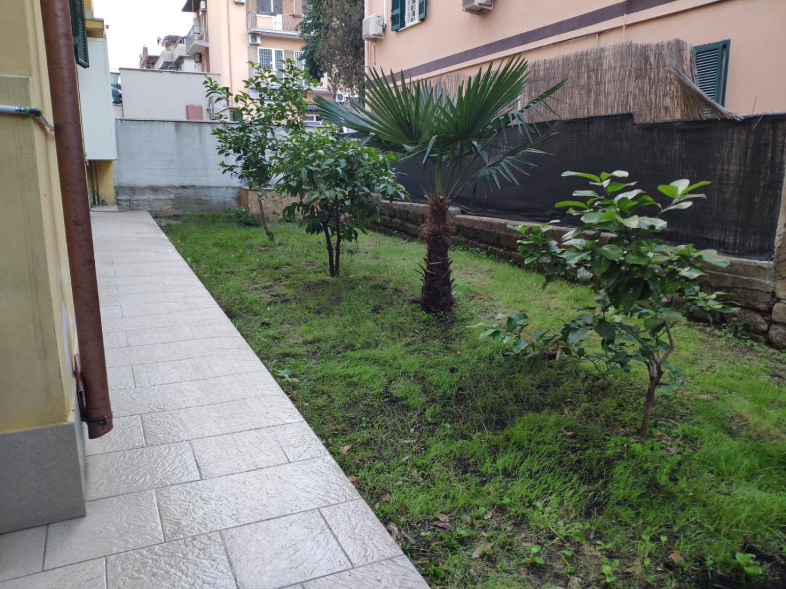 Guest house Deluxe With Private Kitchen And Garden - Close To Metro C Rome