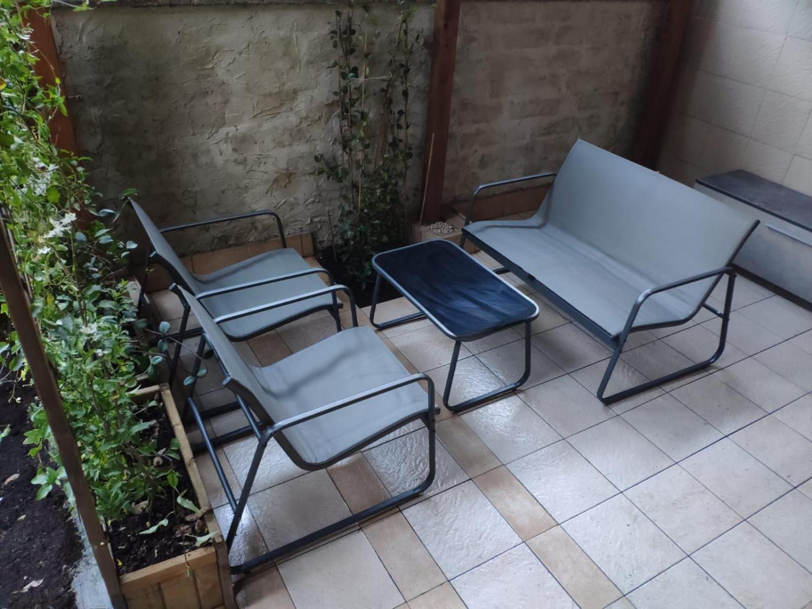 Deluxe With Private Kitchen And Garden - Close To Metro C Guest house