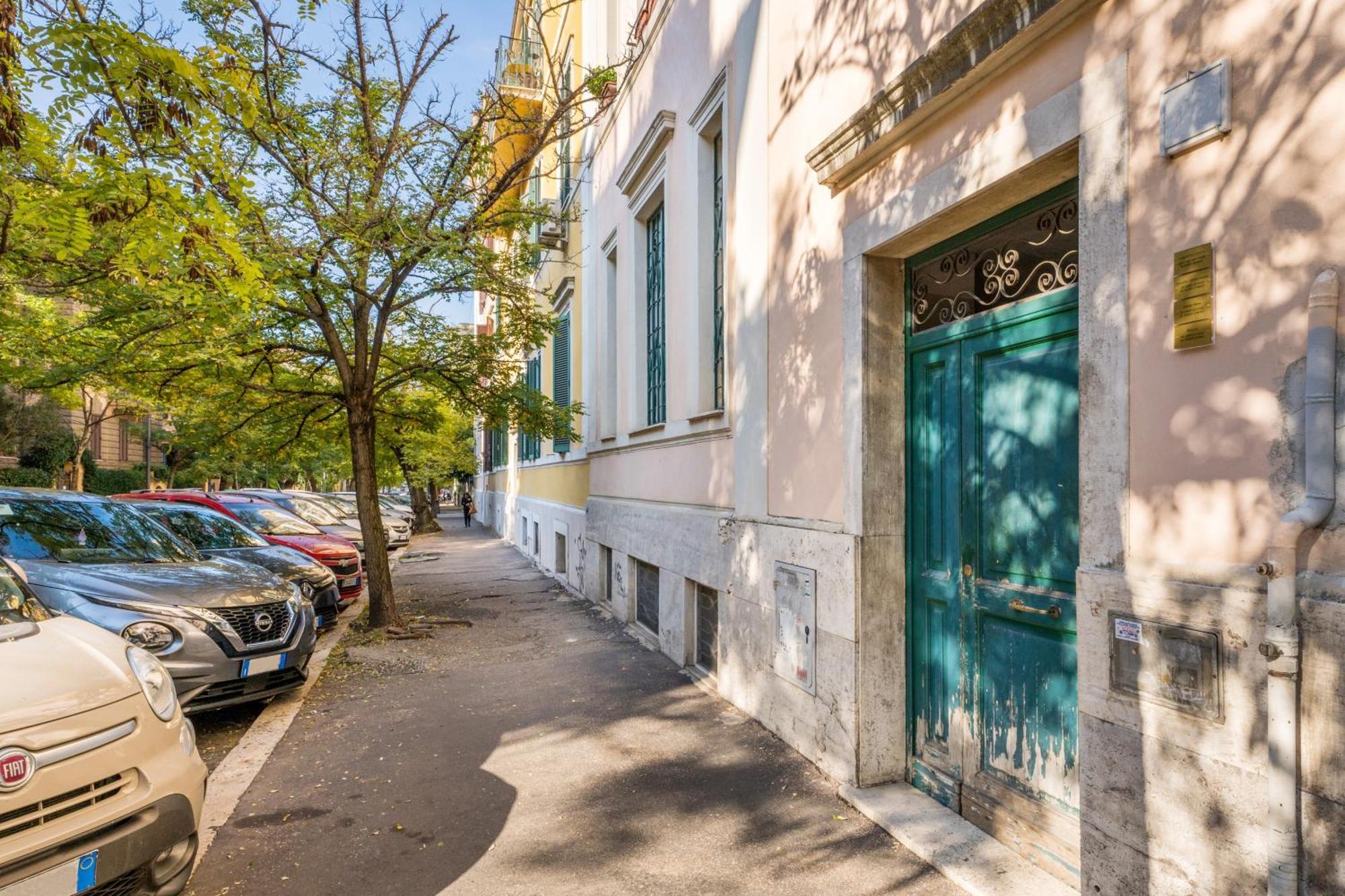 Comics Penthouse, Funny Flat Nearby Colosseum Roma
