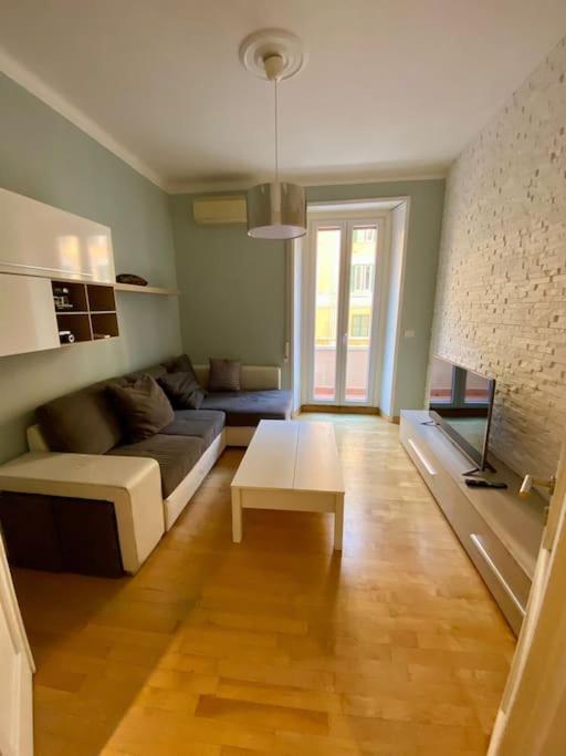 Lovely Near Metro A Re Di Apartamento Roma