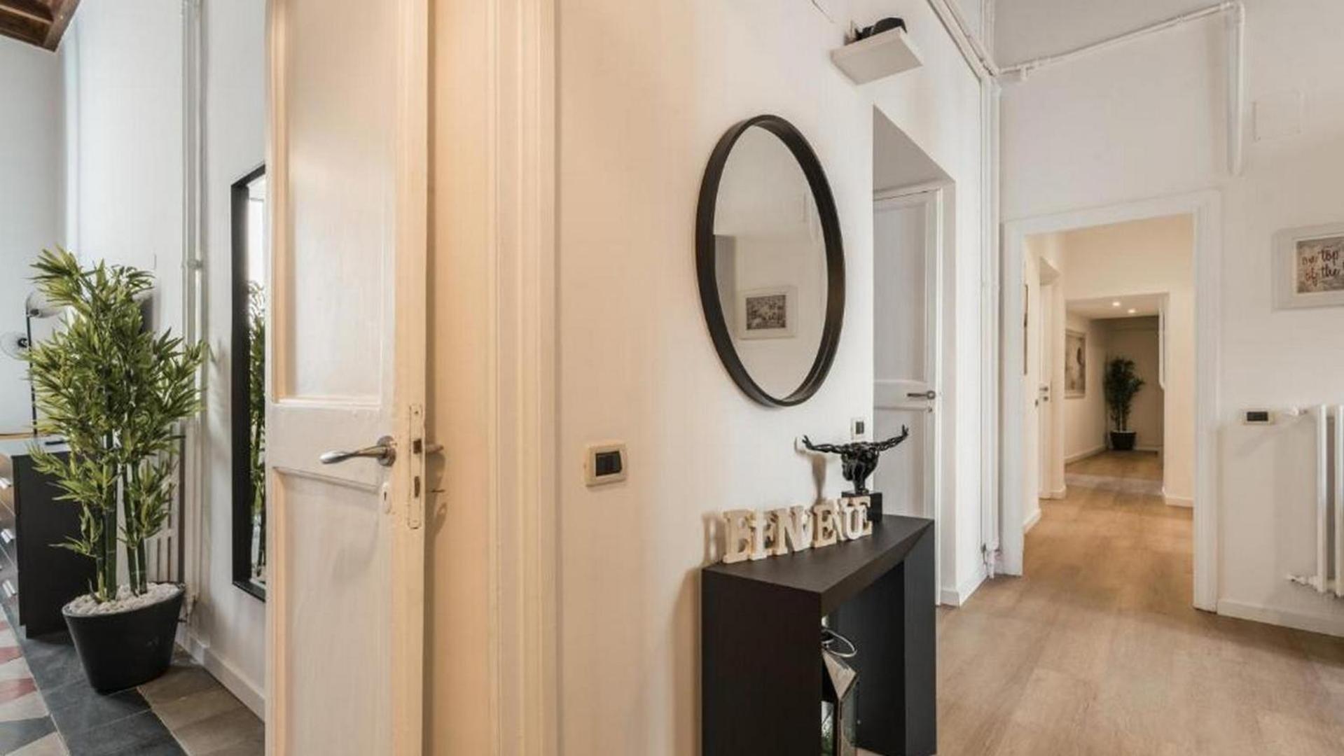 6bdr Stylish In The Lovely Rome- If You Want To Book, Please Contact On Wh-ats-app - 0034-635-518-216 !!!! Appartamento Roma