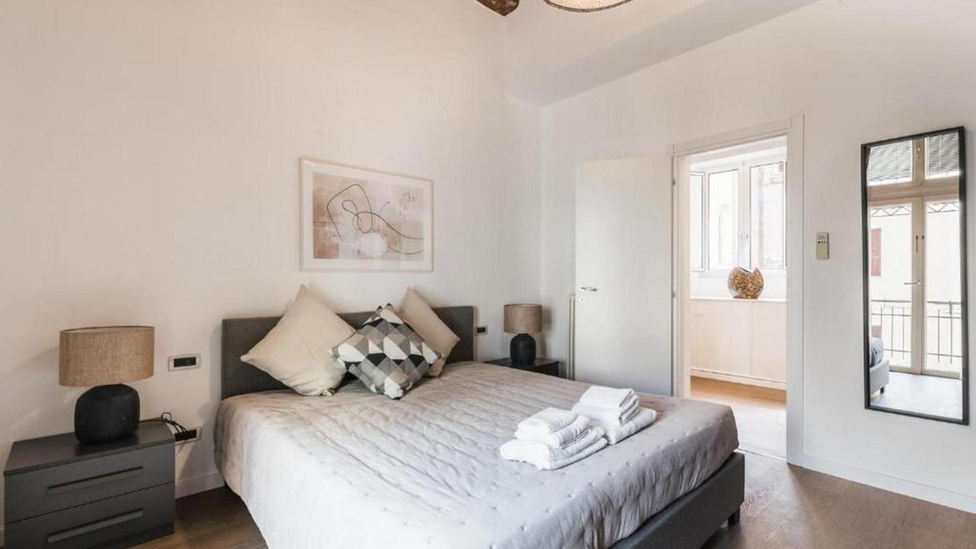 6bdr Stylish In The Lovely Rome- If You Want To Book, Please Contact On Wh-ats-app - 0034-635-518-216 !!!! Appartamento Roma
