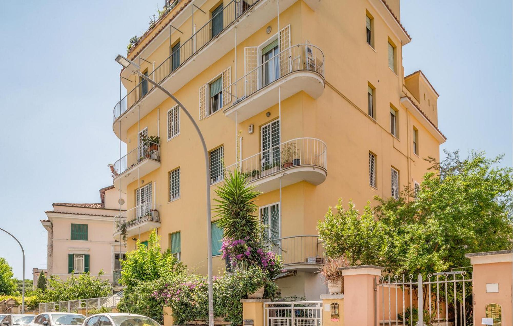 Apartamento Beautiful In With Kitchenette