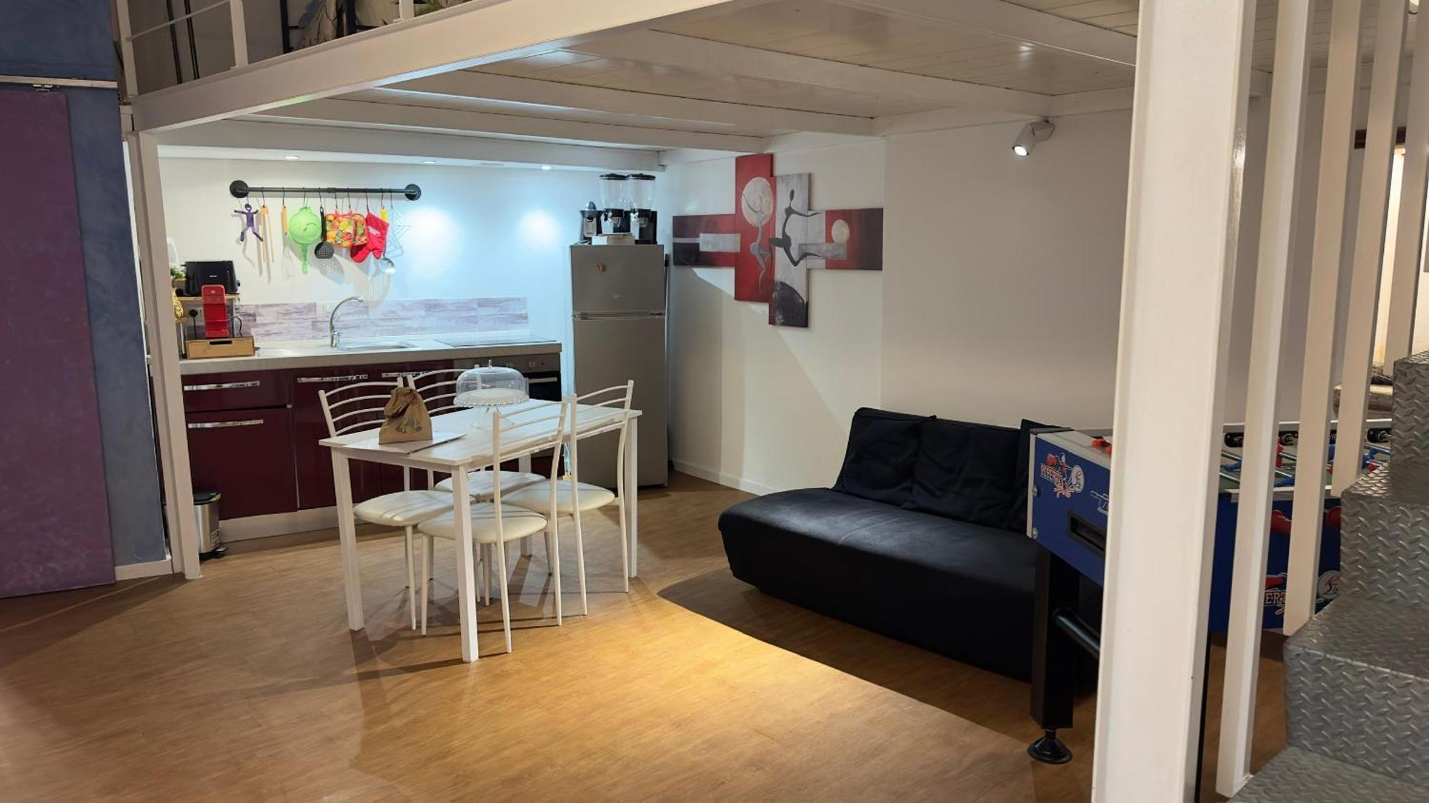 Small Mezzanine Colosseo Apartment *