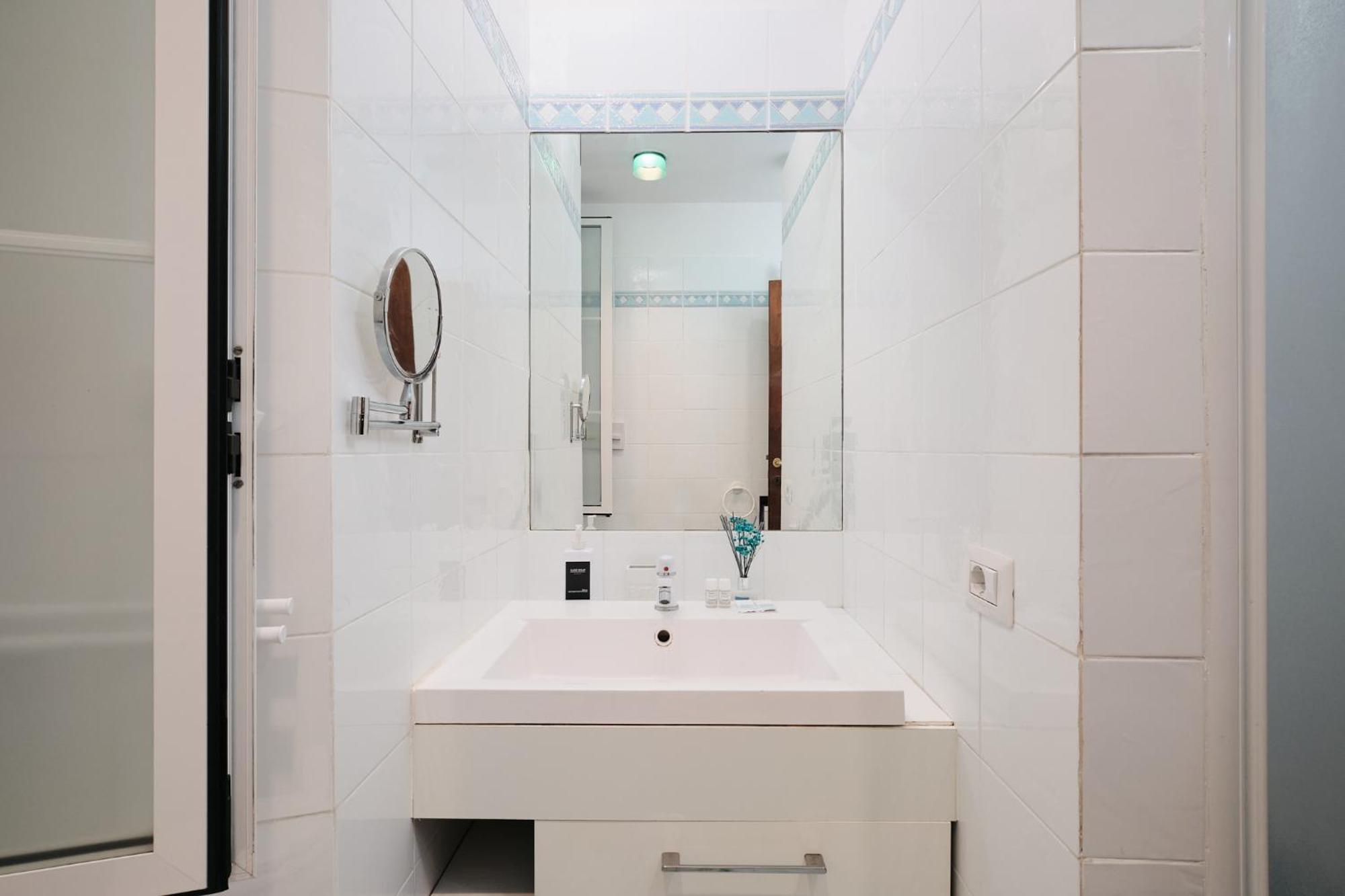 Trastevere- Flat Con Giardino, Ac, Wi-fi & Netflix Apartamento *
