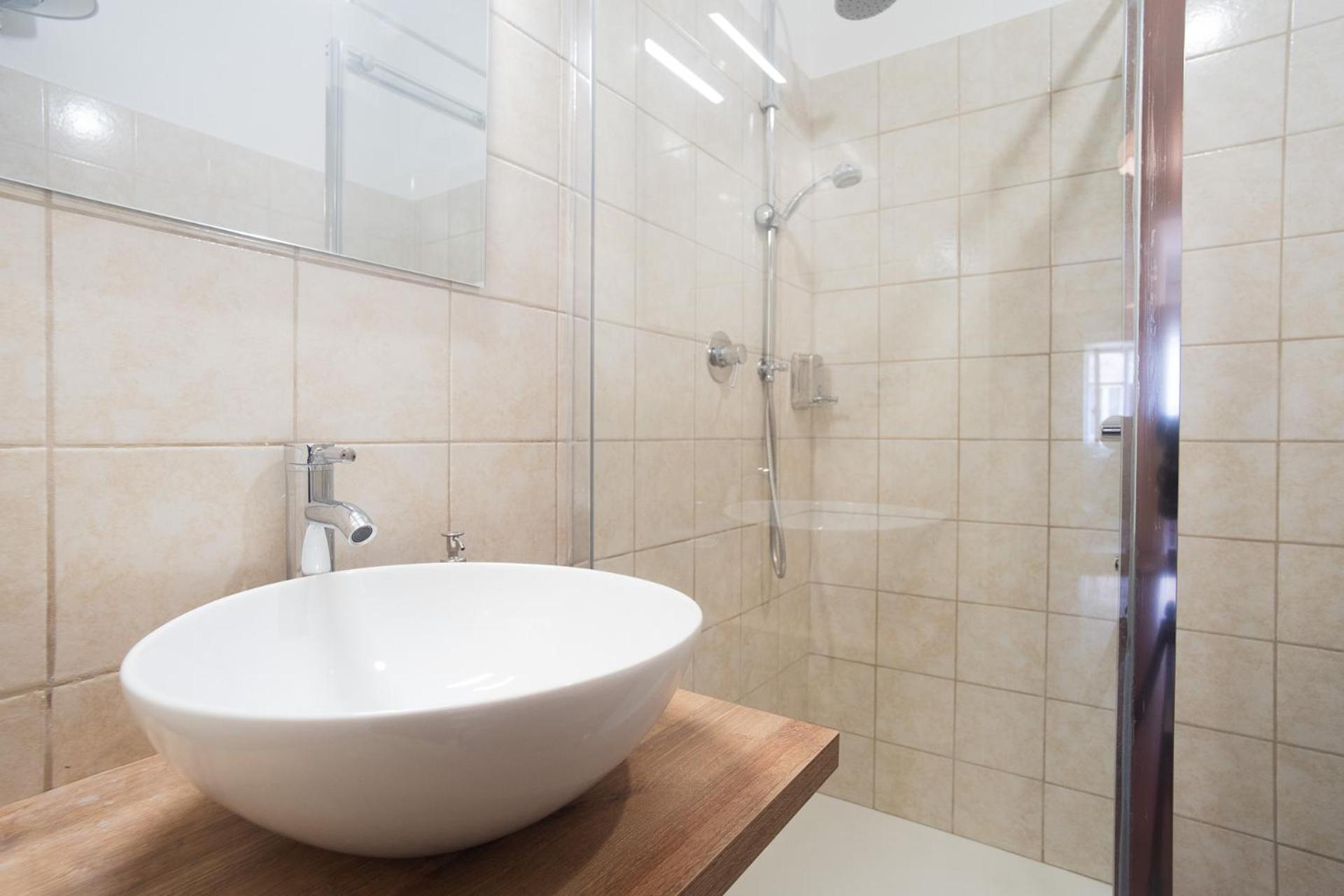 Vaticano - 3 Bagni - 11 Posti - 200mq - 7 Letti - Wifi Apartamento *