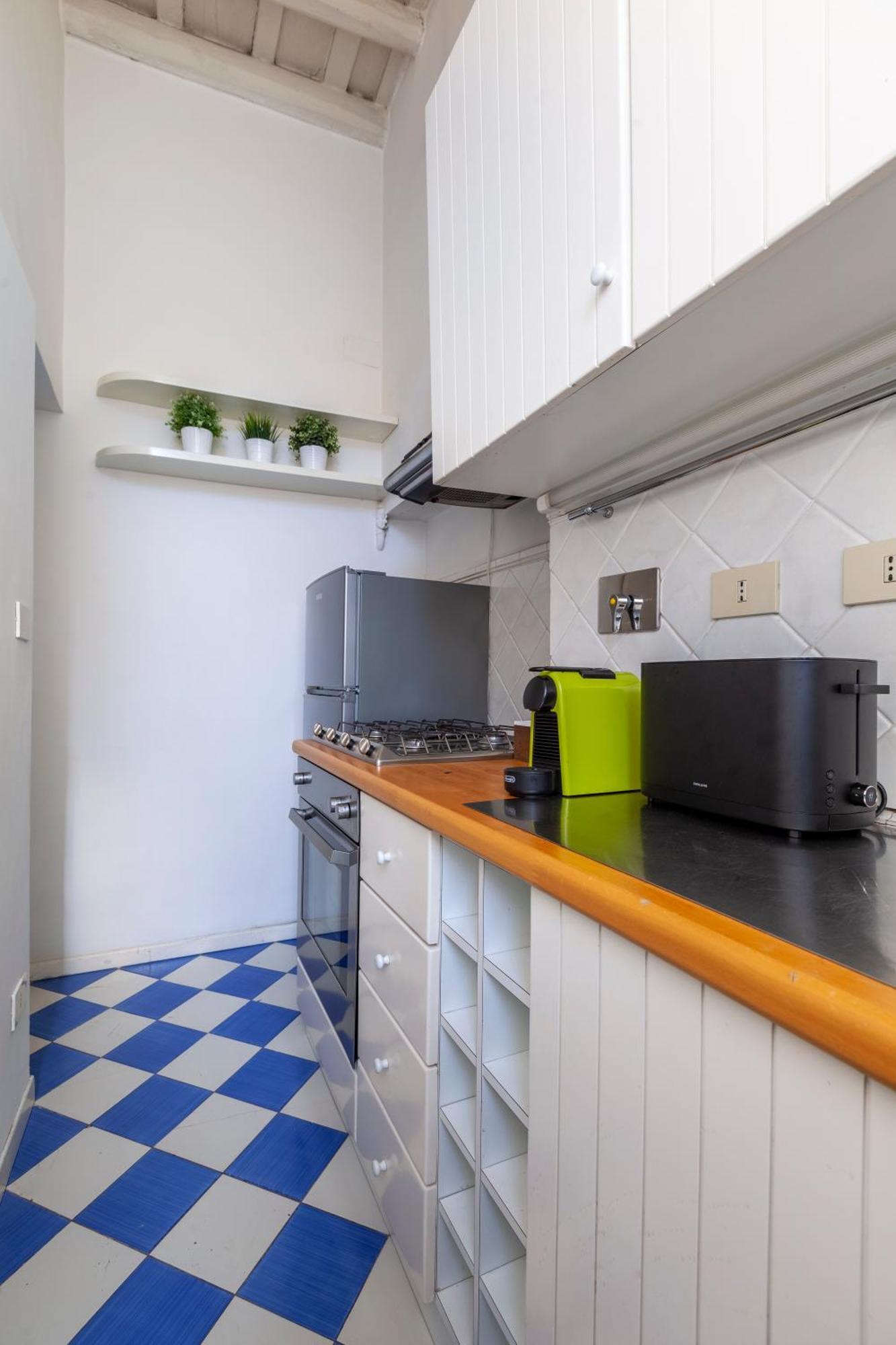 Spanish Steps Charming Apartment, New Opening *