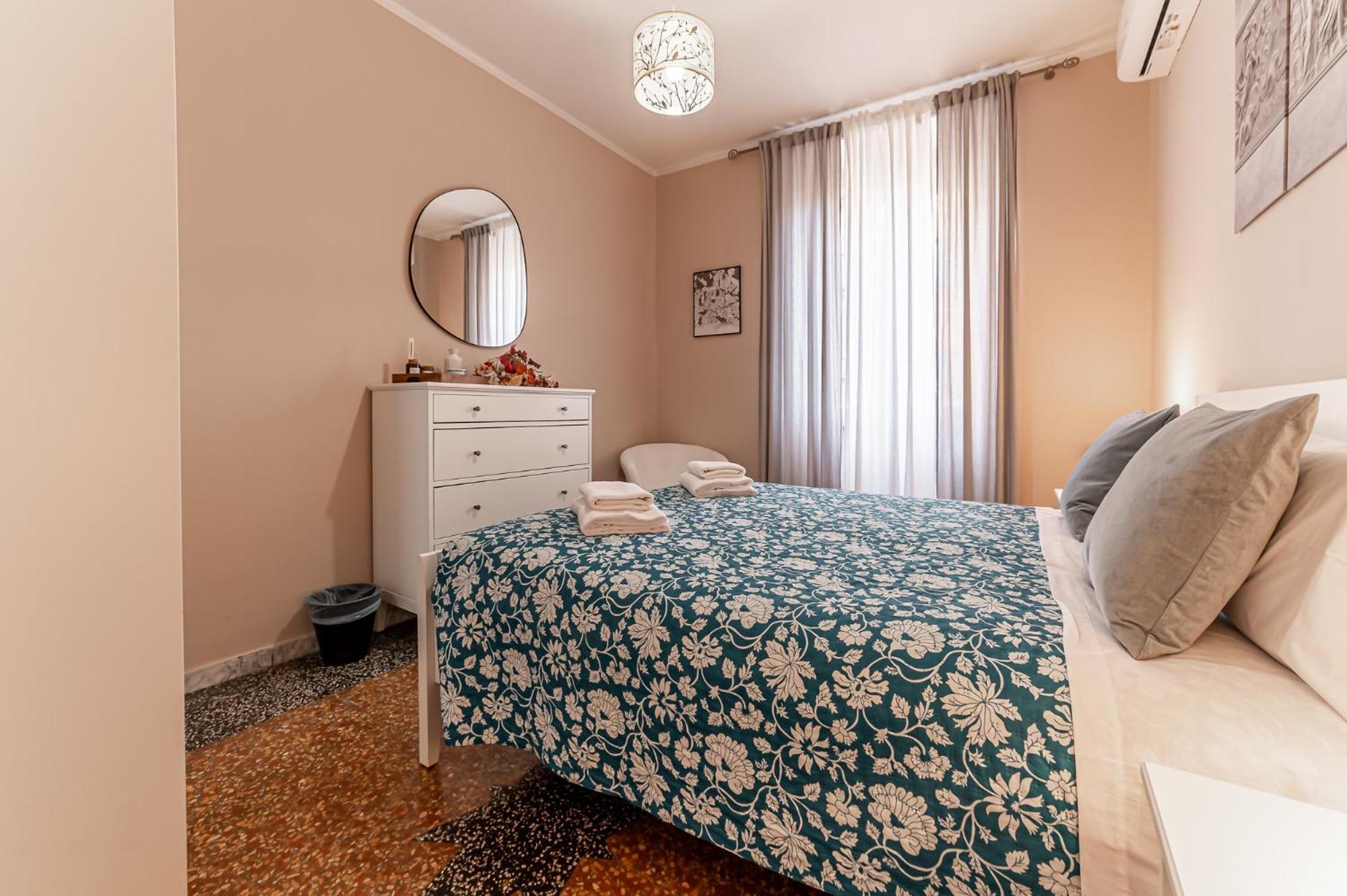 In Tuscolana Train Station & Metro A Apartamento *