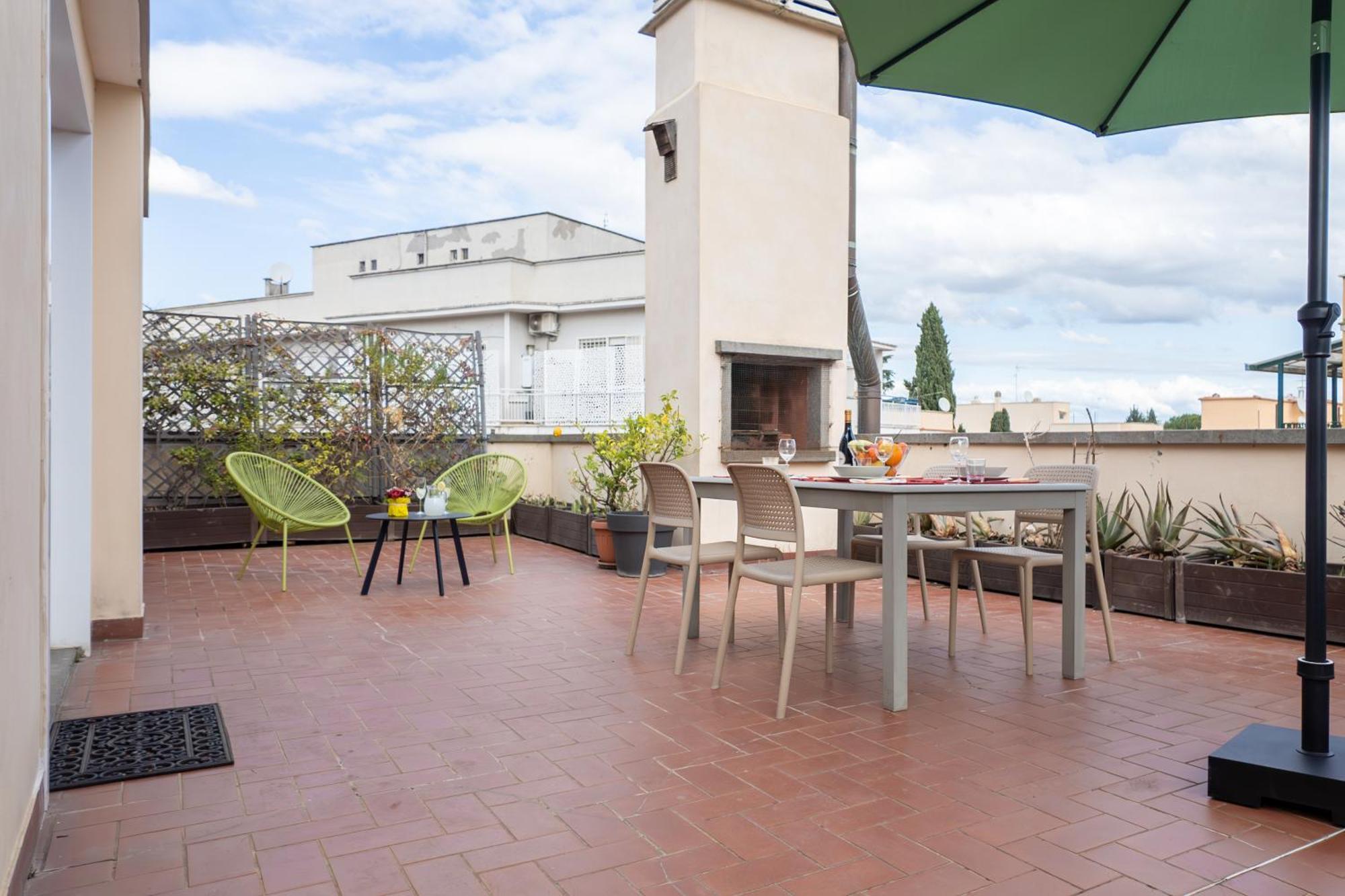 Appartamento Con Terrazzo - Vicino Centro Di *