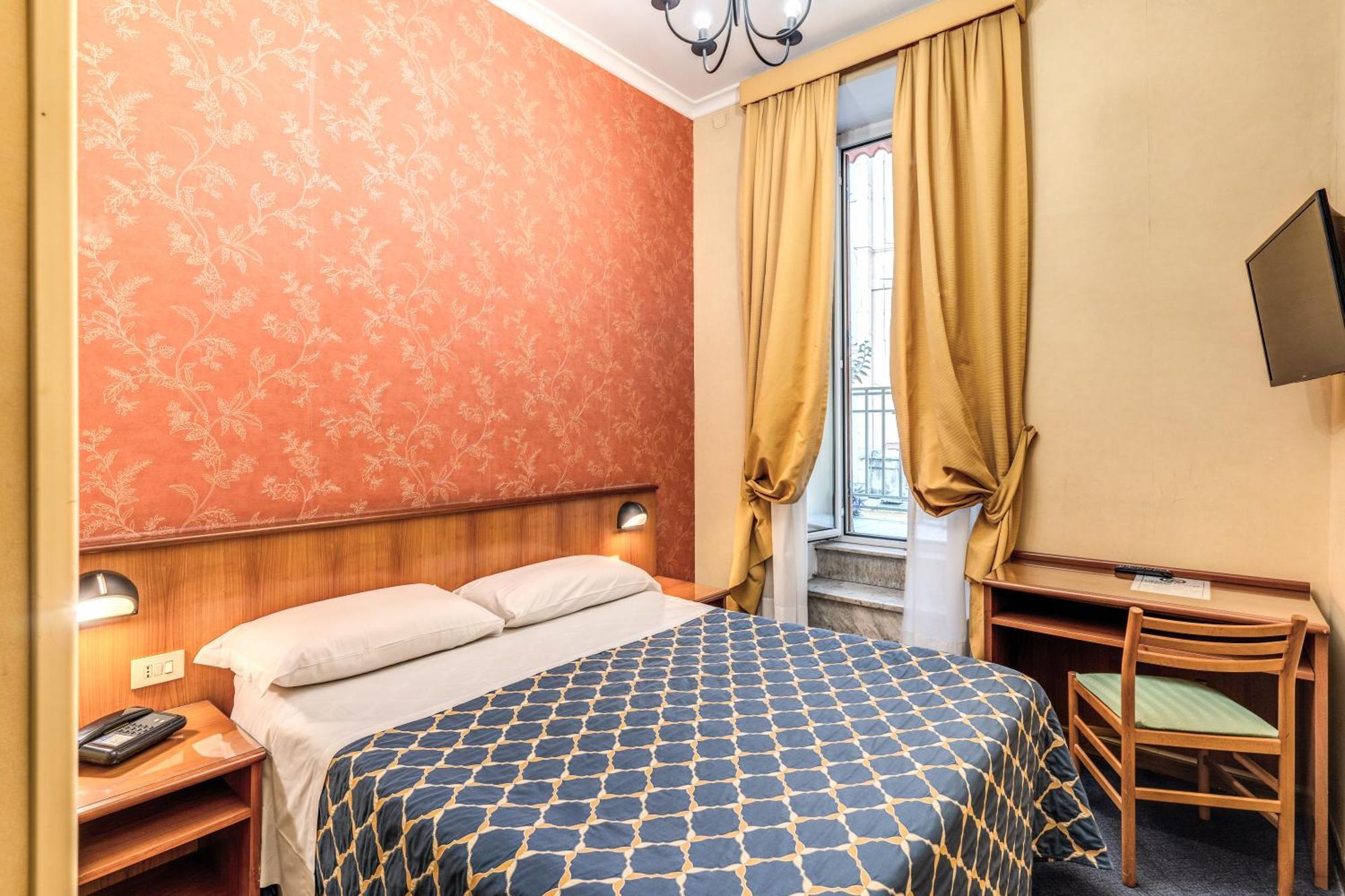 Hotell Hotel Corona 3*