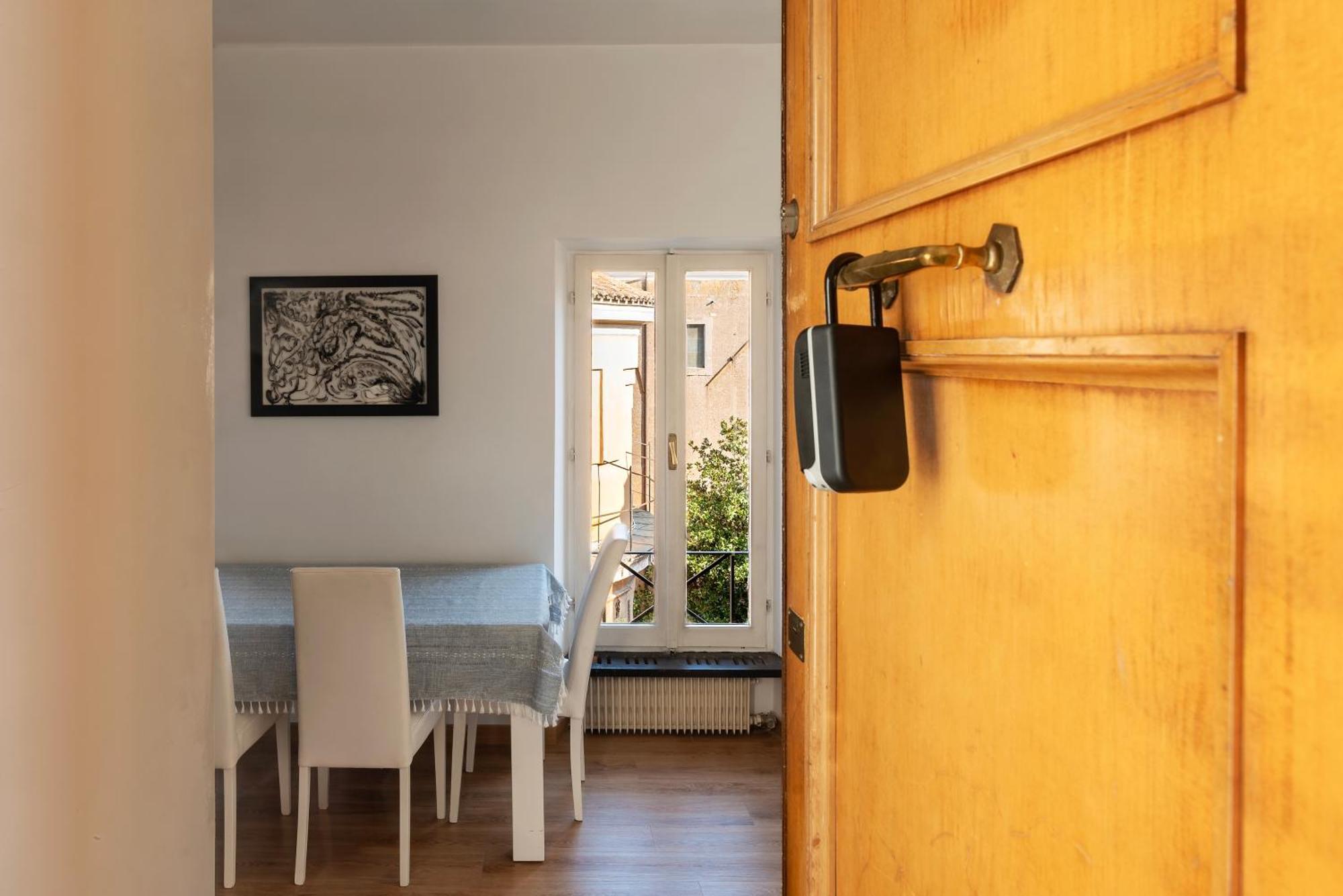 Via Del Pie Di Marmo Private Apartment * Rom