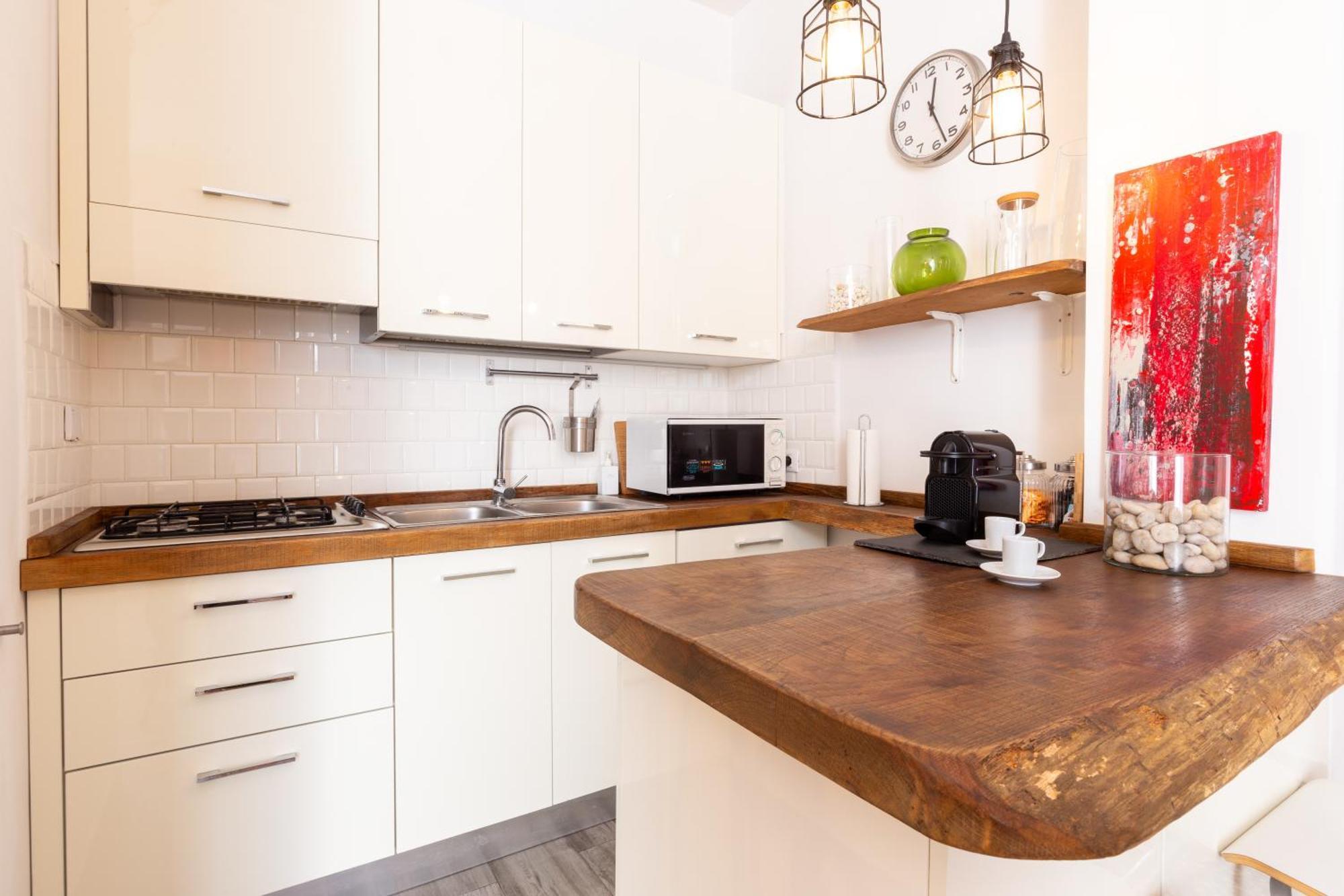 Sunny Charming 3 Bdr, 3bath Roma