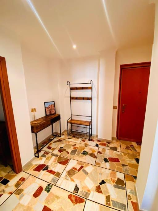 Charming & Quiet With Private Deck Next To Metro *