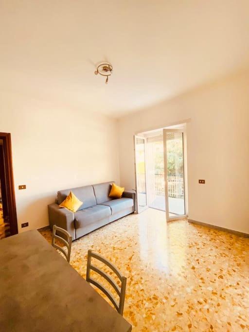 Charming & Quiet With Private Deck Next To Metro Roma