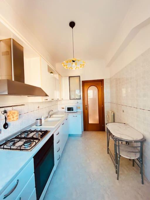 Charming & Quiet With Private Deck Next To Metro * Roma