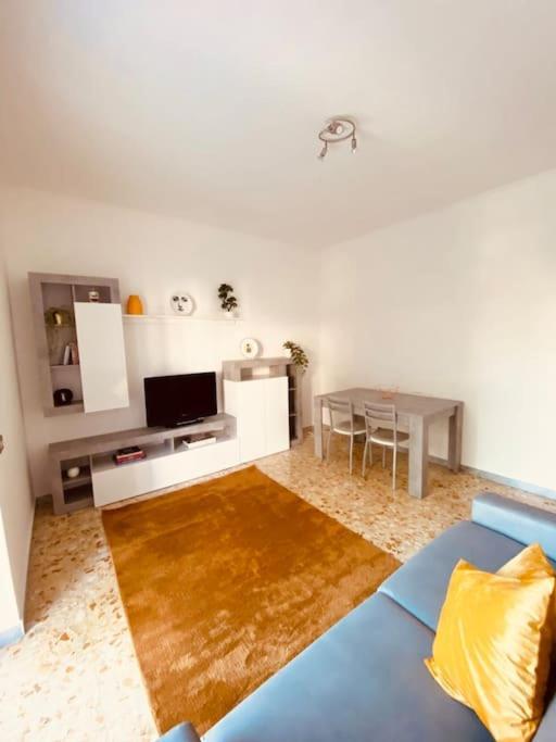 Charming & Quiet With Private Deck Next To Metro Apartamento Roma