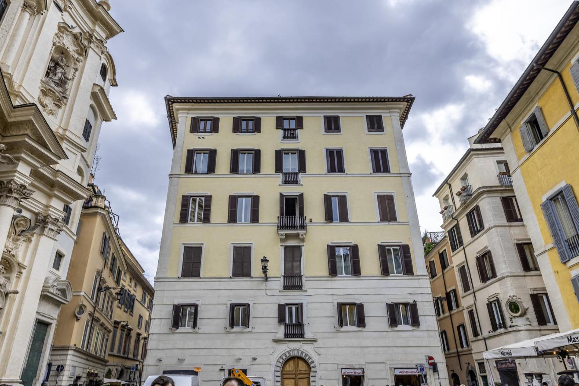 Piazza Della Maddalena View Roma