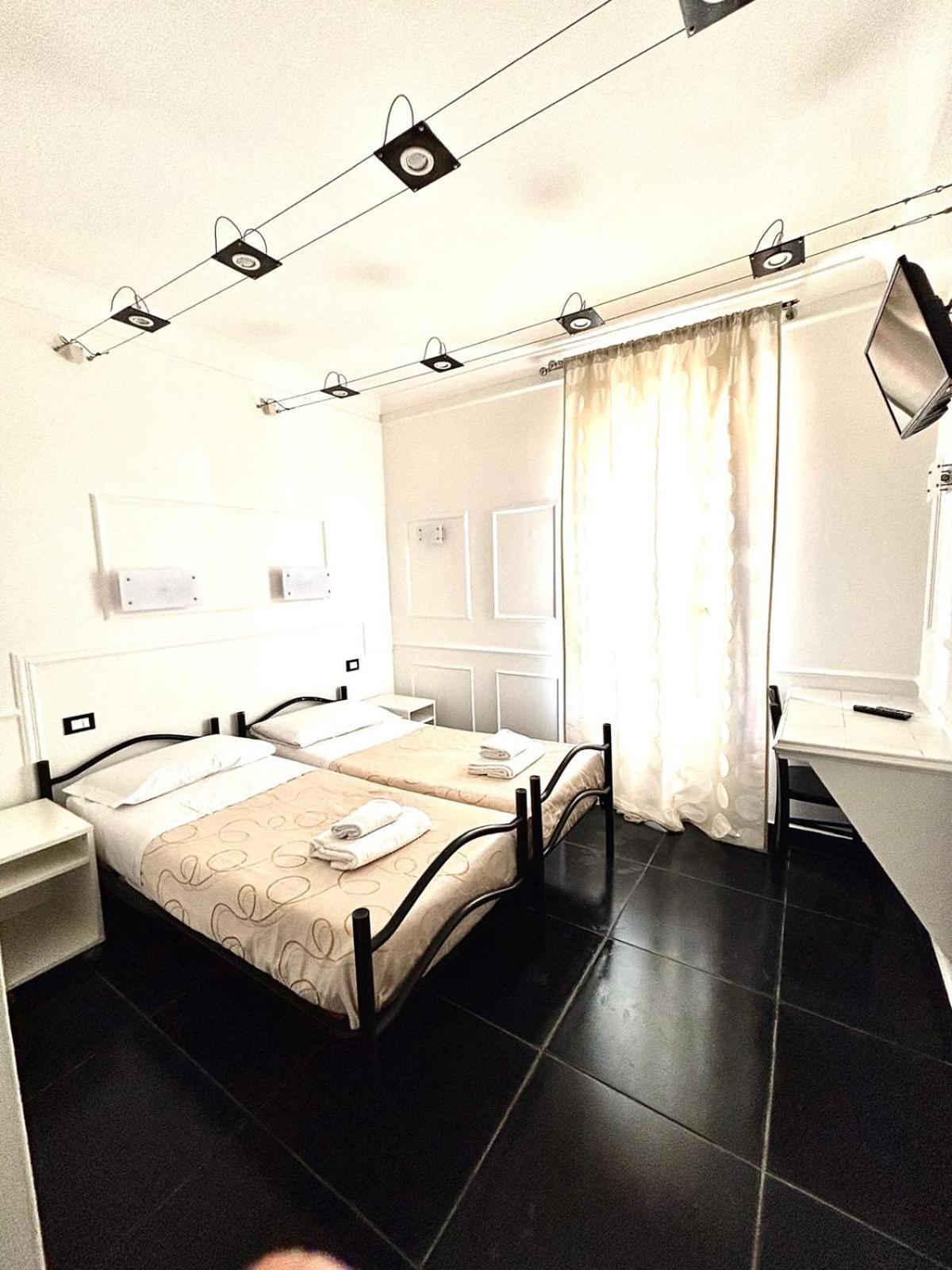 Palace Hostal *