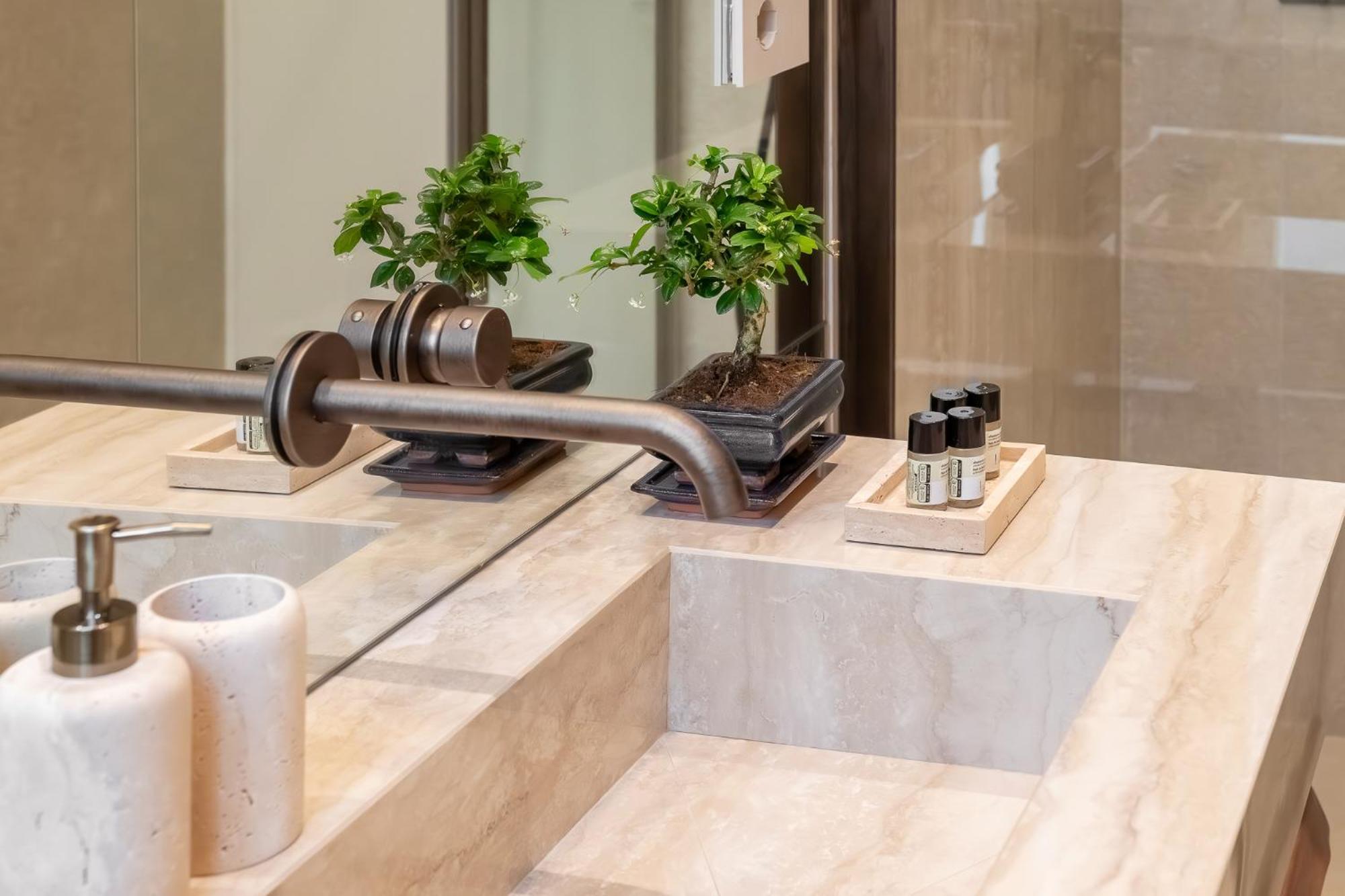 Skylife Minimalist Boutique Roma