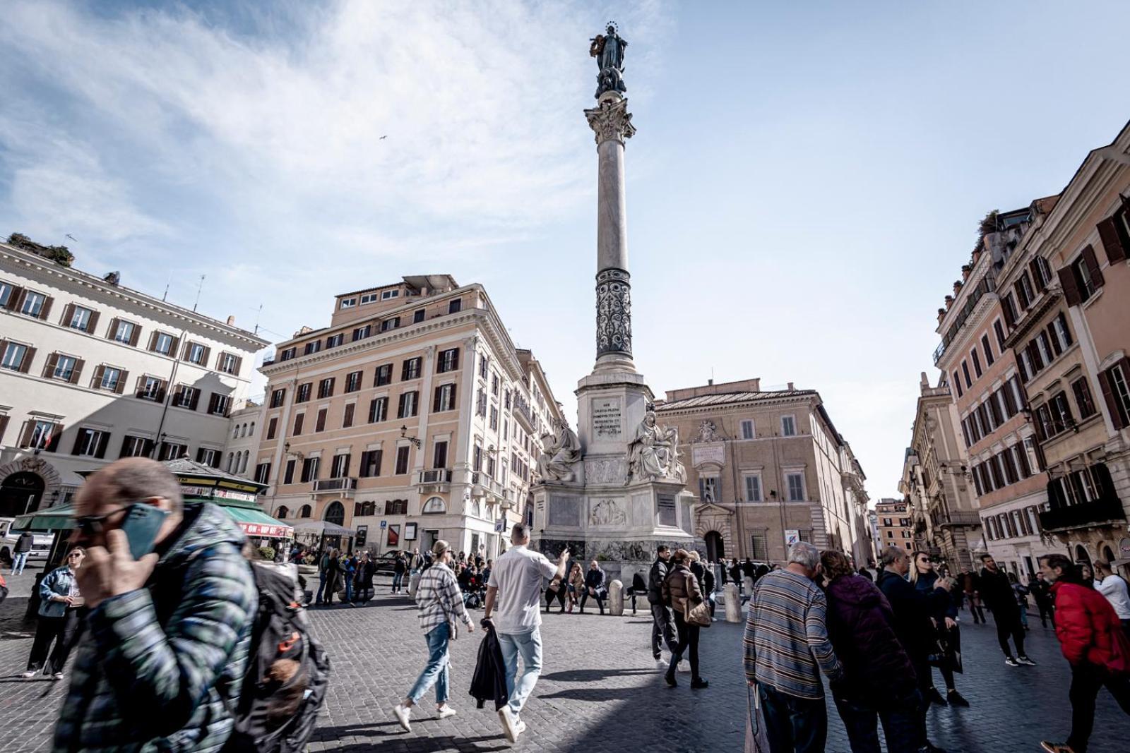 Spagna Luxury - Trevi Fountain *