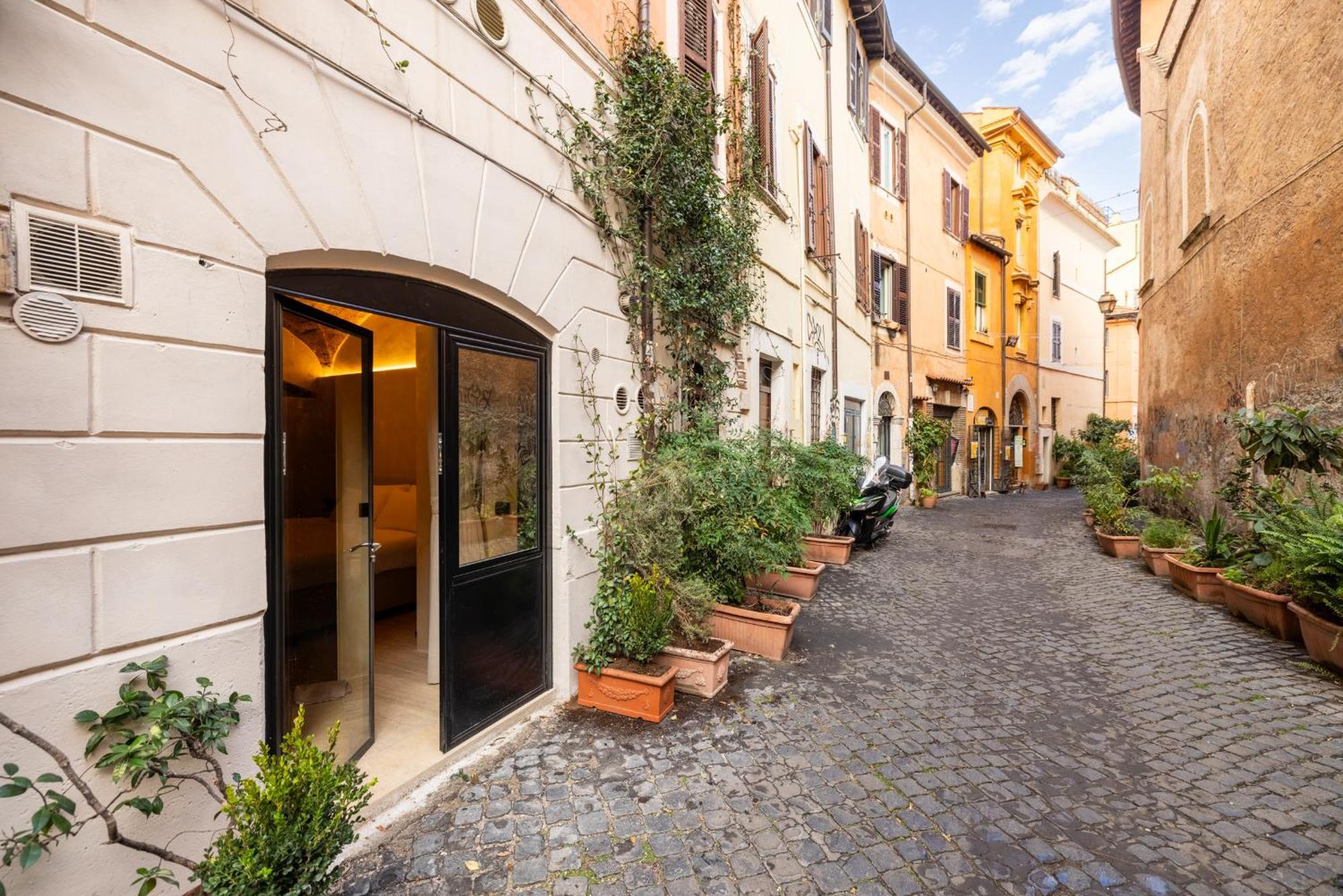 Trastevere Urbes Collection Roma