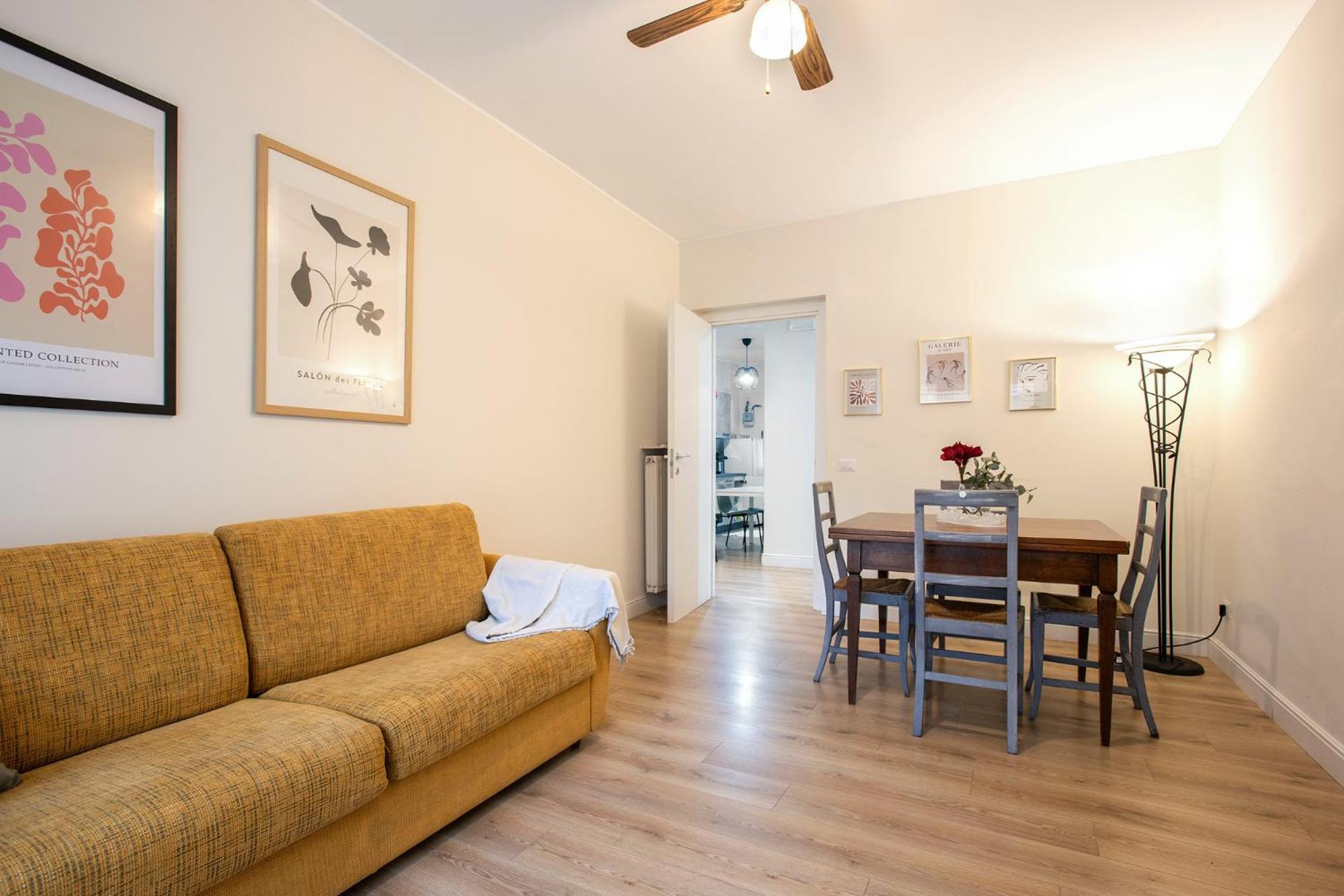 Moderno Tuscolana 2 Bdr And Living Metro A Roma