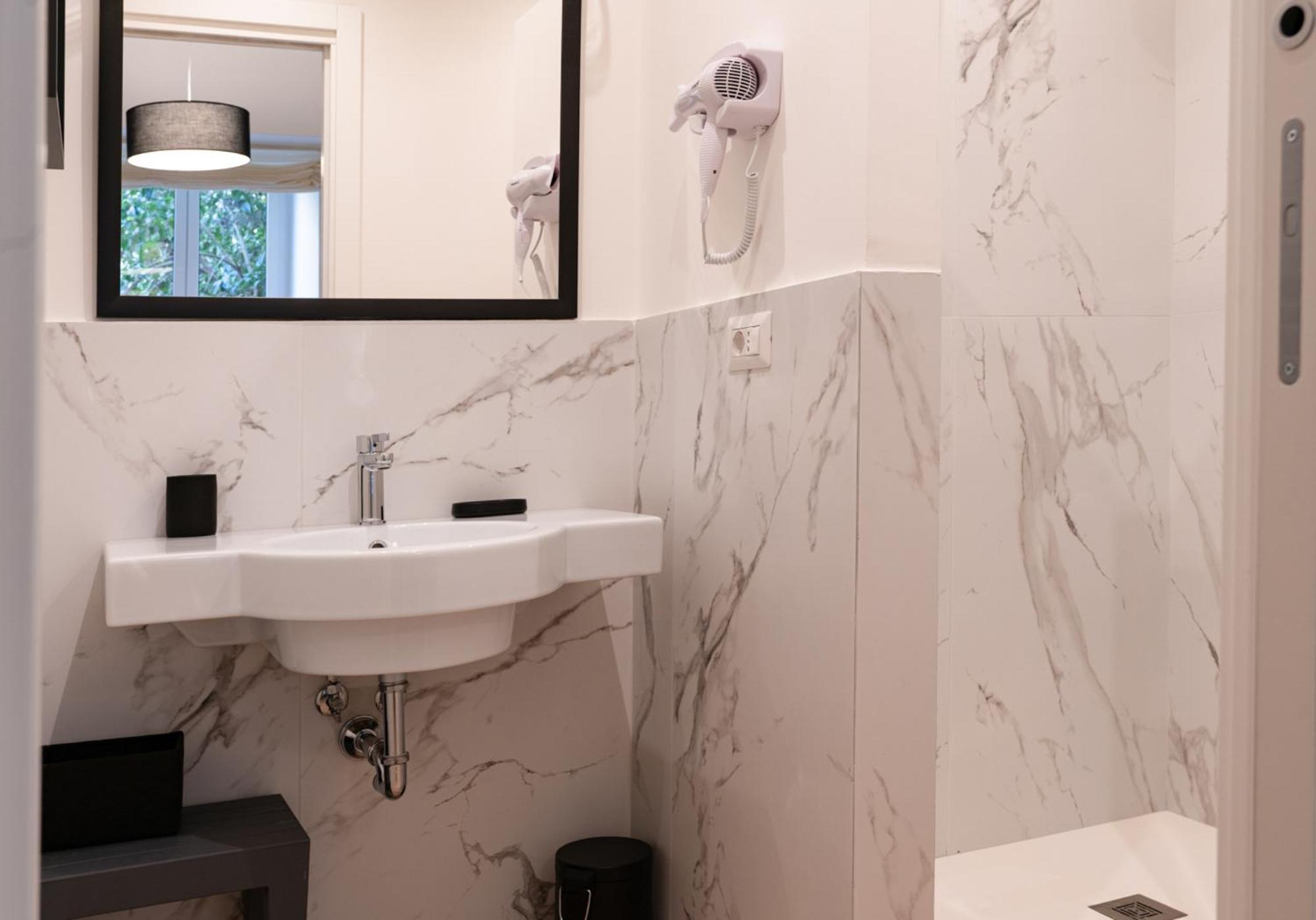 Residenza Lucrezio Gjestgiverier Roma