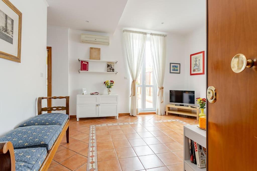 Corradi 4 With Terrace Appartamento Roma