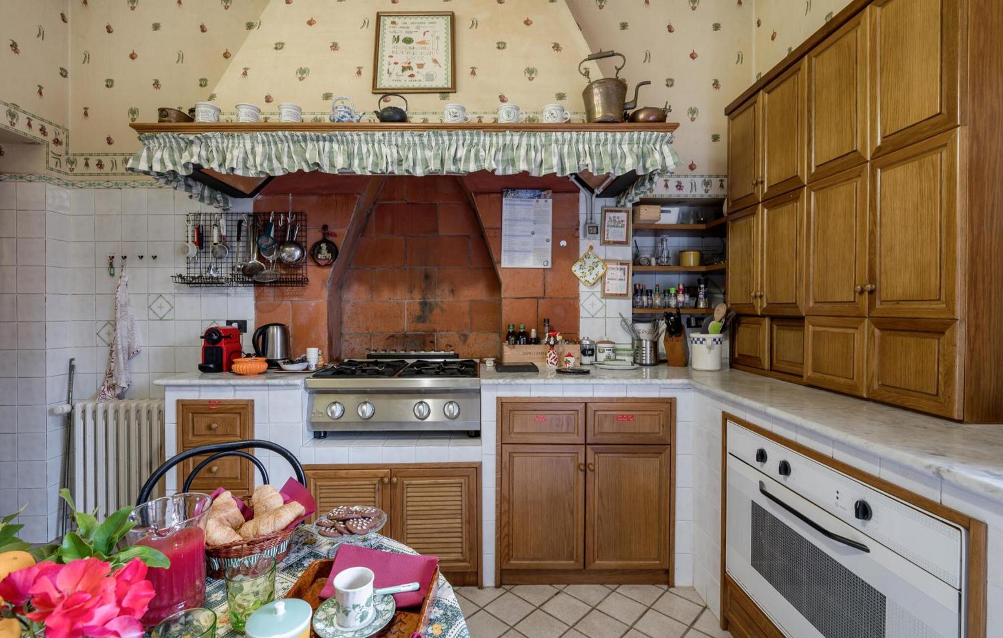 Cozy In With Kitchen Roma