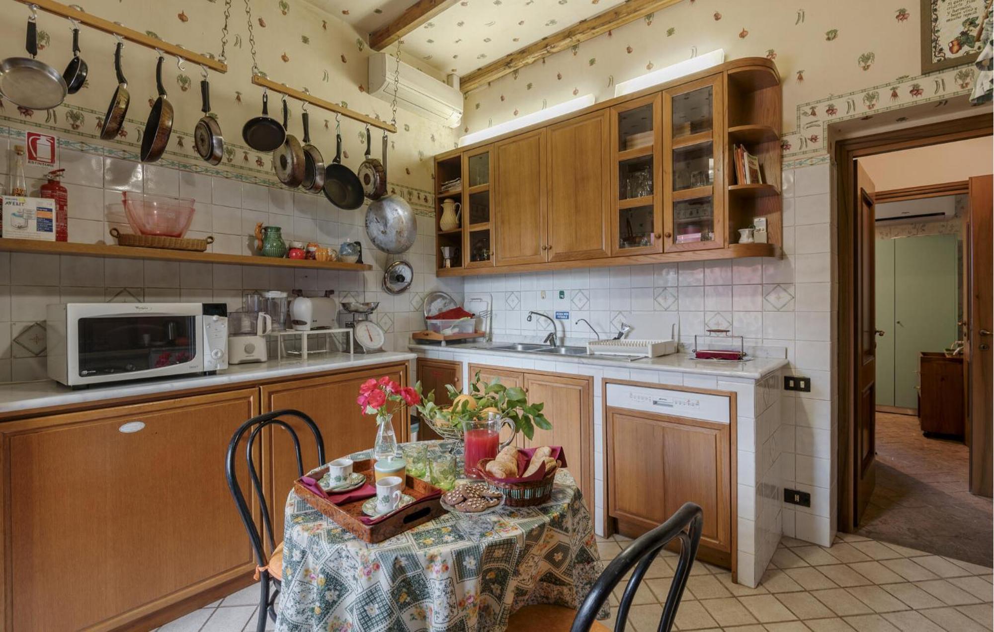 Cozy In With Kitchen Roma