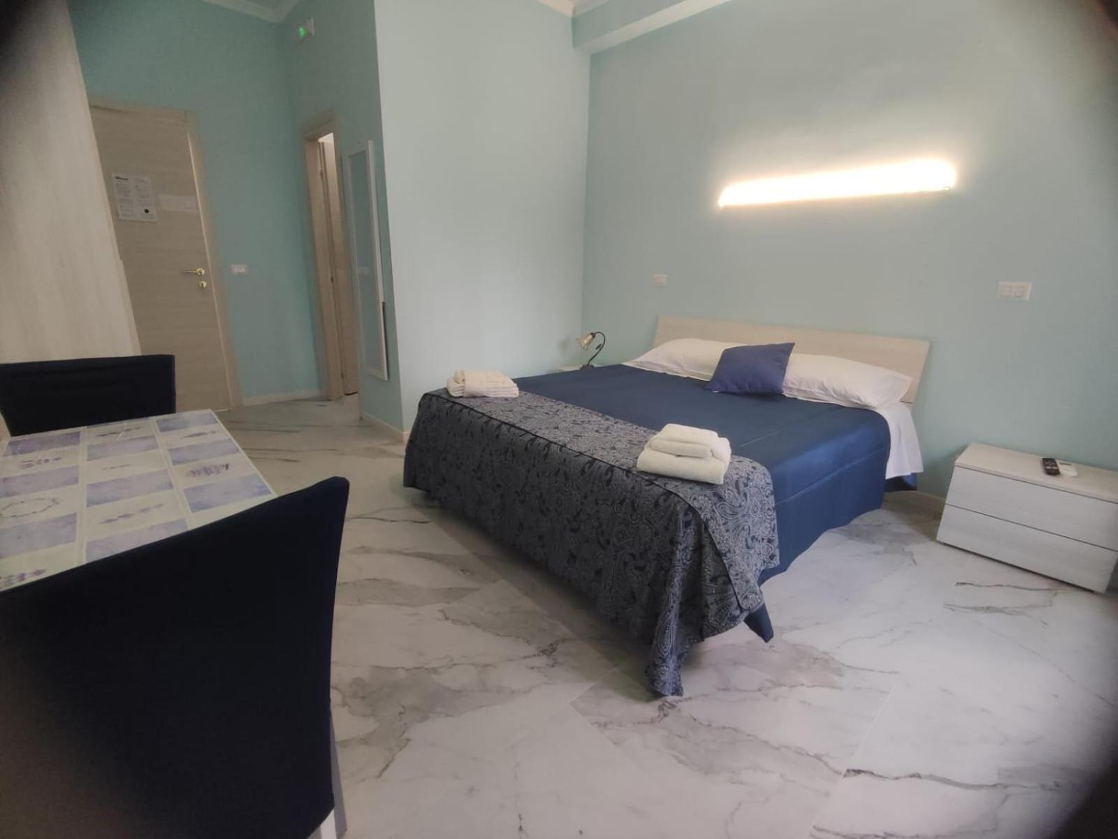 An &lo-luxury - Metro Teano Guest house *