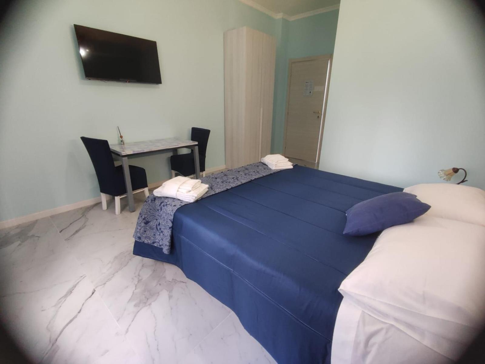 An &lo-luxury - Metro Teano Guest house