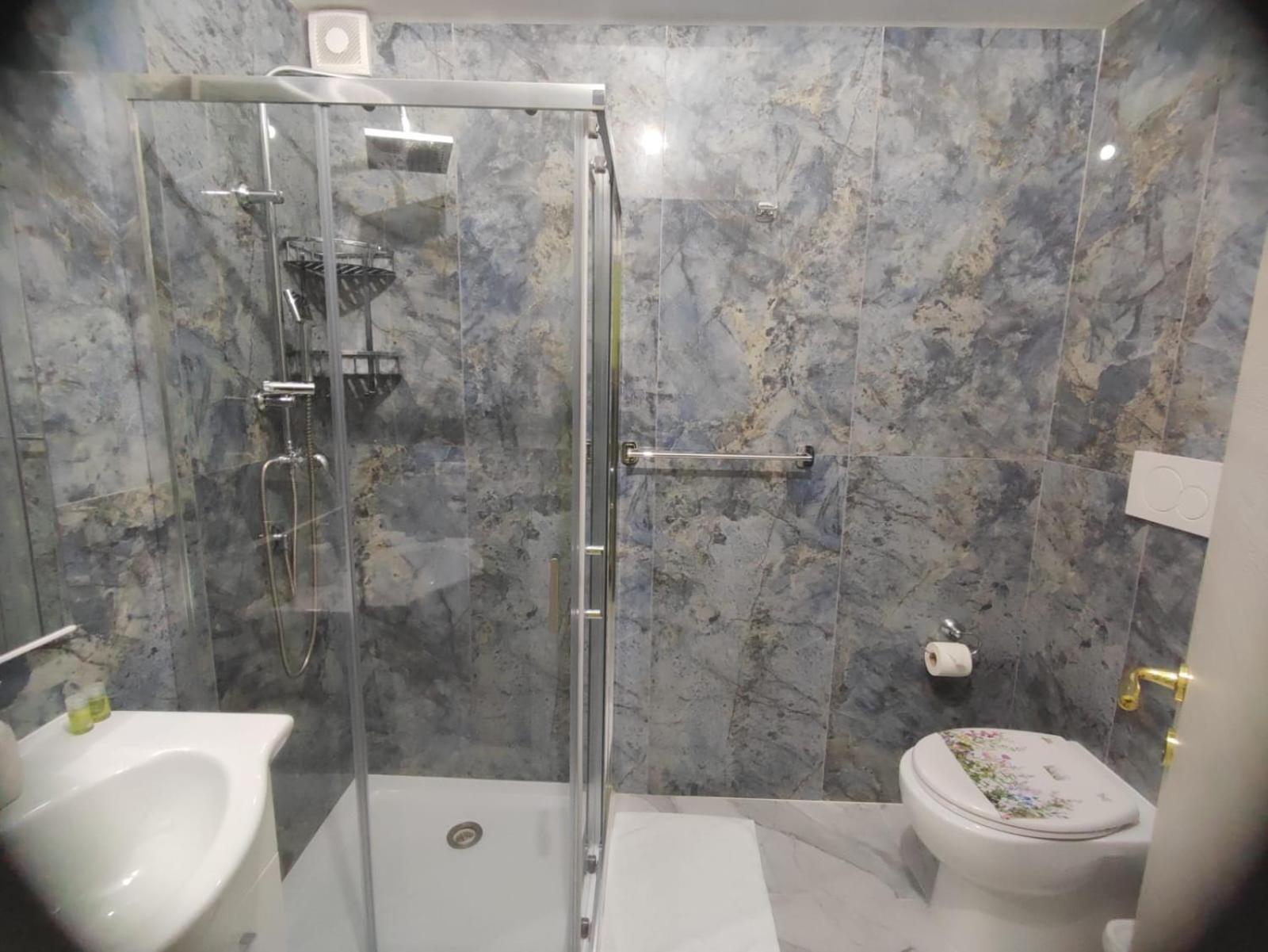 An &lo-luxury - Metro Teano Guest house Rome