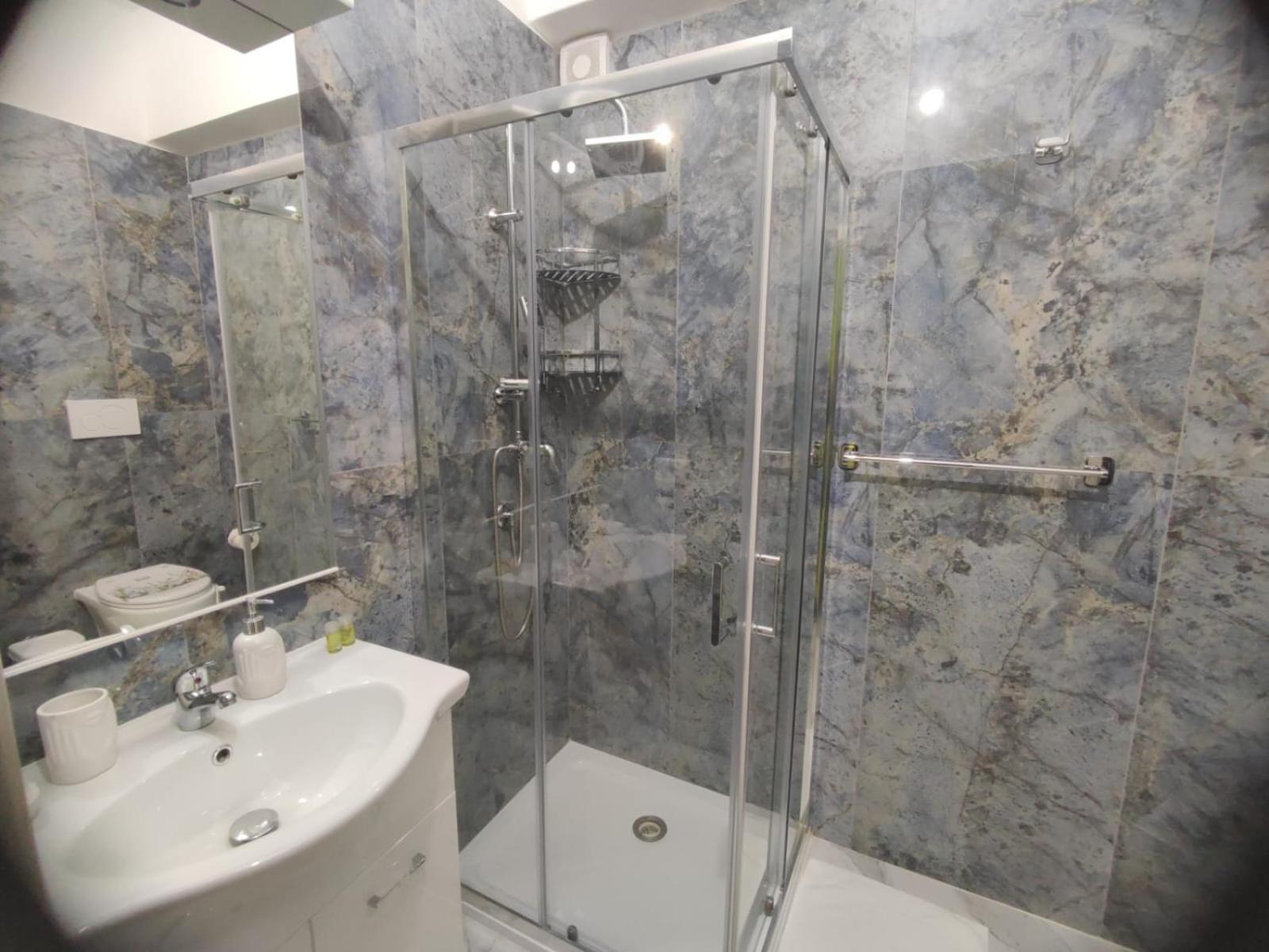 An &lo-luxury - Metro Teano Guest house Rome