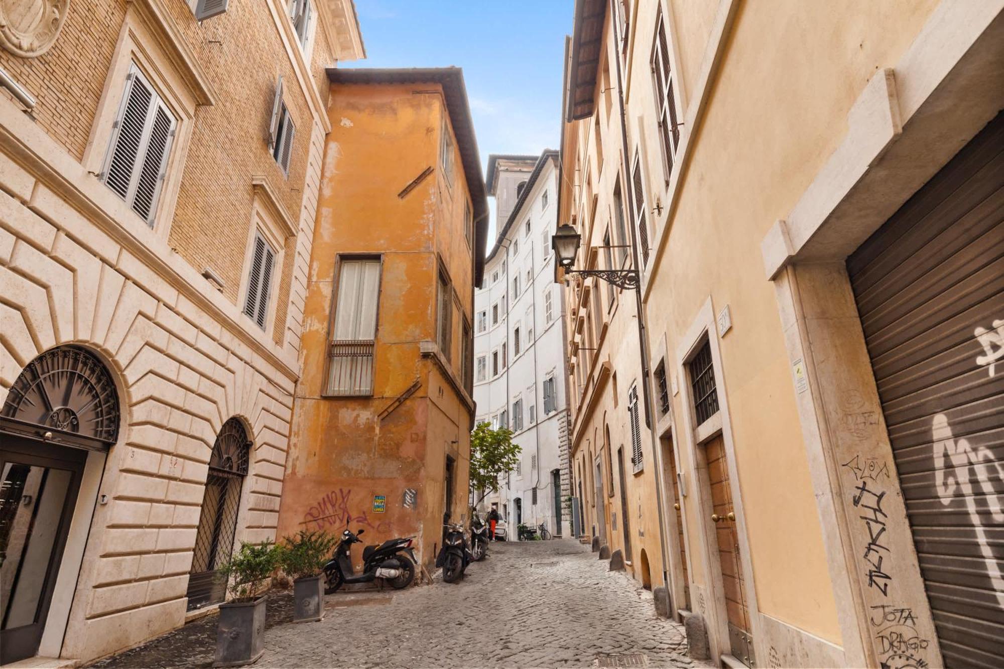 Navona Charming By Romeloft *