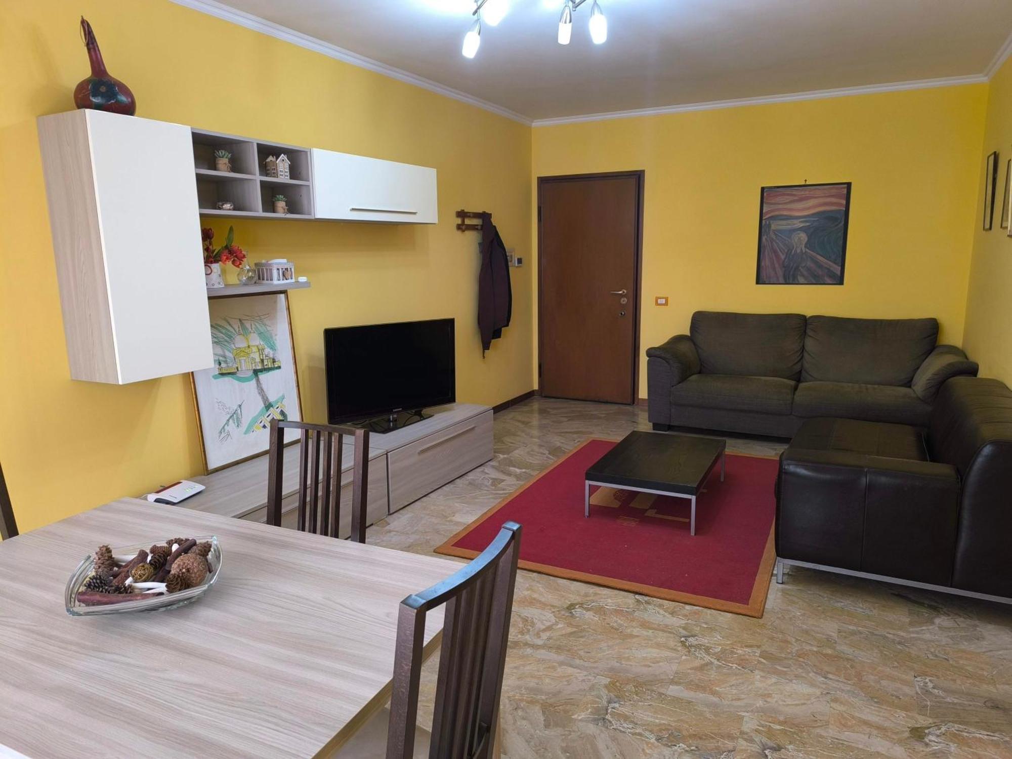 Appartamento Domus Laurentina - Vicinanze Cecchignola E Metropolitana *