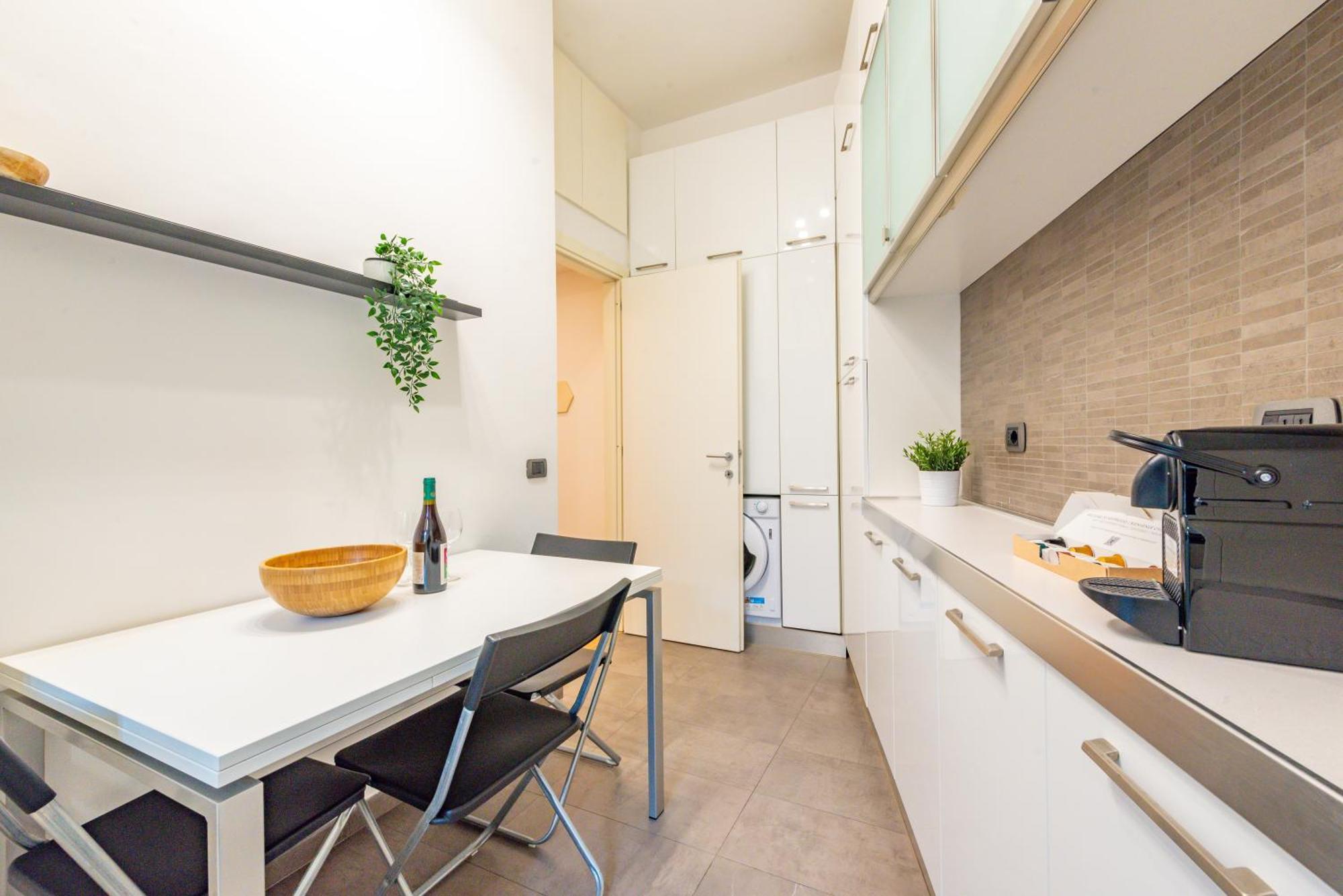 Gabi Spacious Design Roma