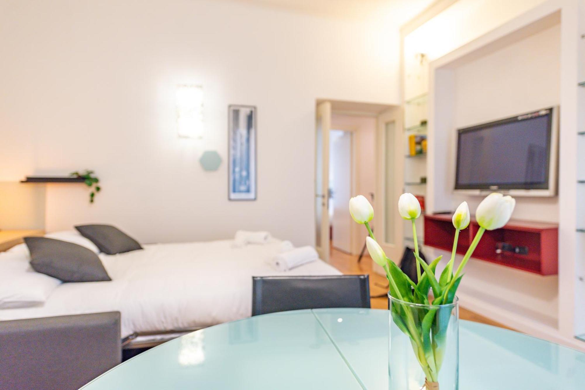 Gabi Spacious Design Roma