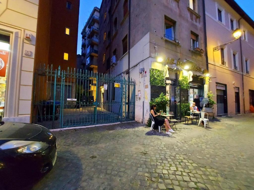 Appartamento Free Breakfast- Cozy Steps From The Colosseo Roma